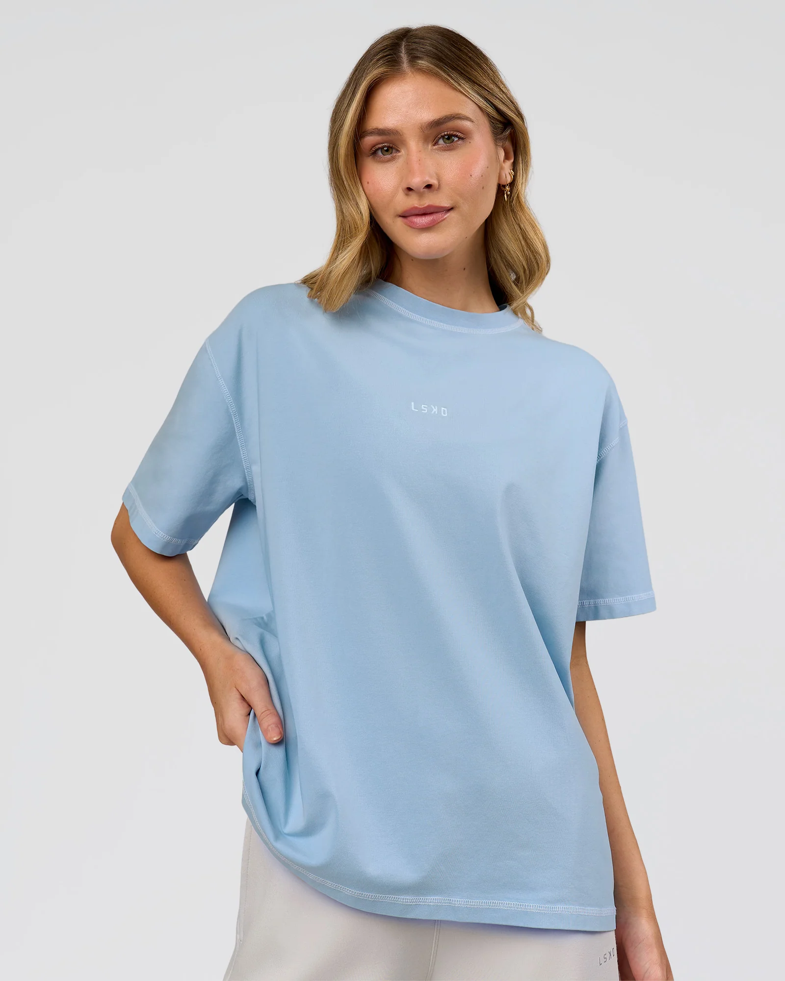 733-go-to-contrast-oversized-heavyweight-flxcotton-tee-open-air-washed-white-1.webp Go-To Contrast Oversized Heavyweight FLXCotton Tee - Open Air Washed-White