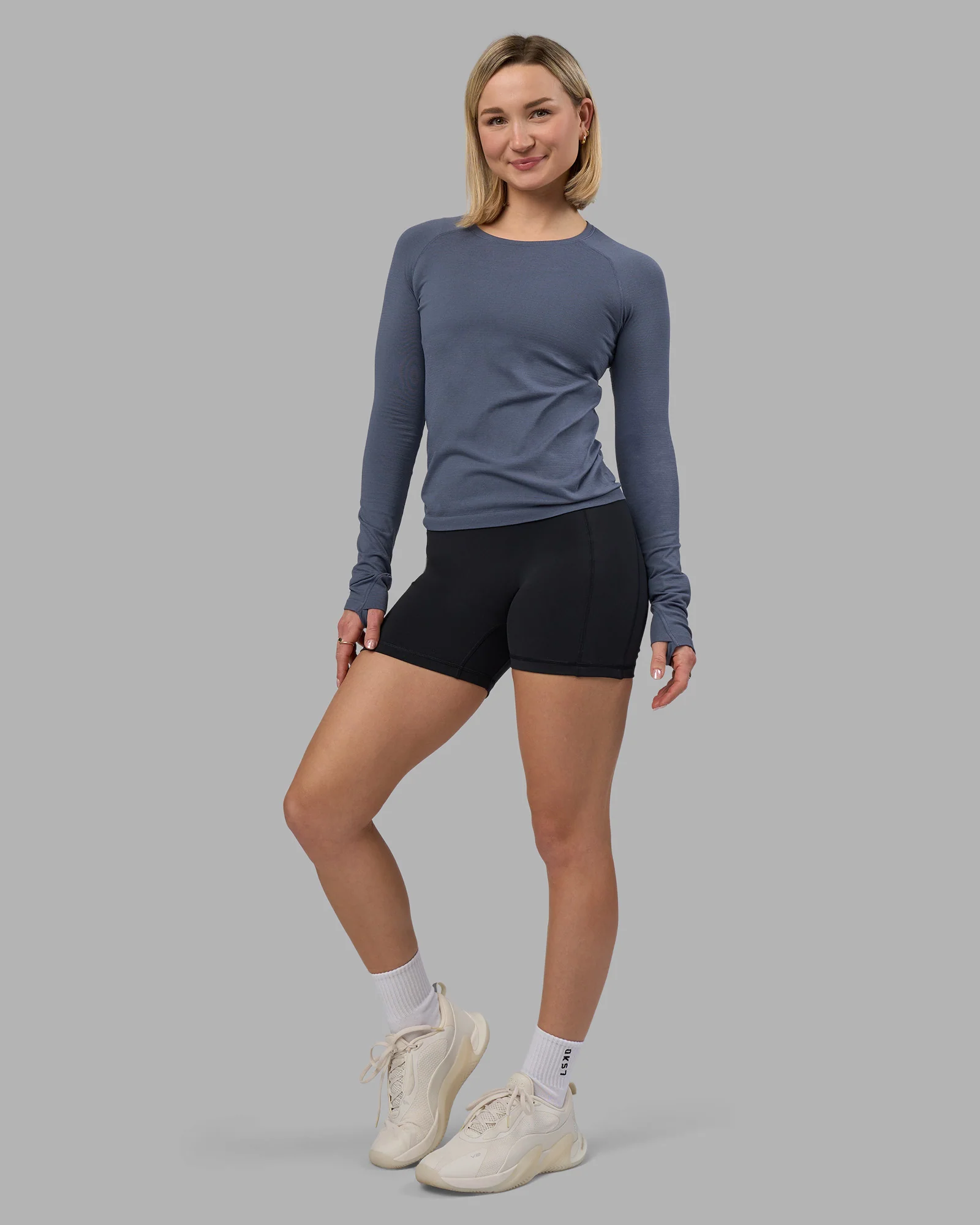 7574-aeroflx-seamless-long-sleeve-tee-night-shadow-night-shadow-1.webp AeroFLX+ Seamless Long Sleeve Tee - Night Shadow/Night Shadow