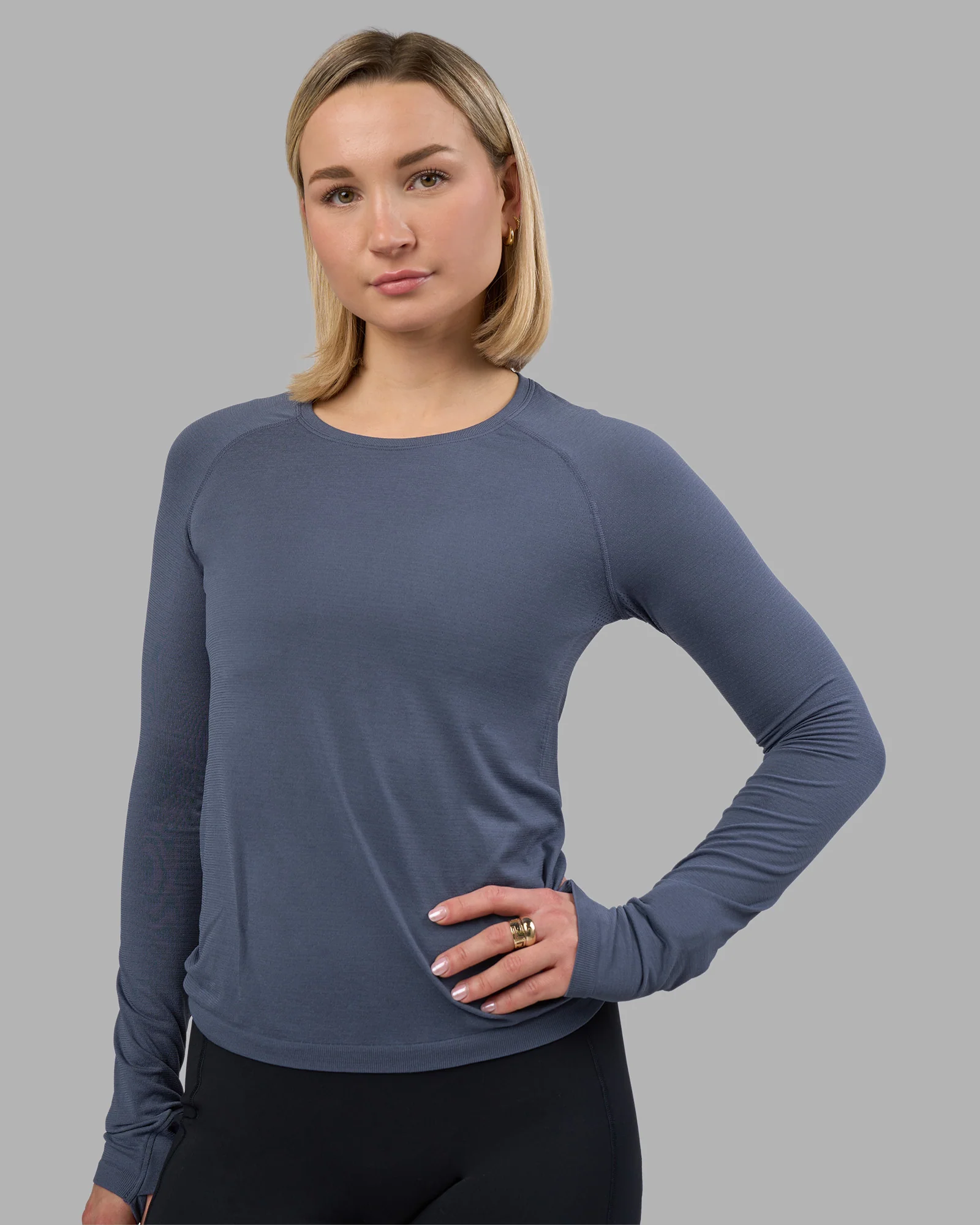 7574-aeroflx-seamless-long-sleeve-tee-night-shadow-night-shadow-2.webp AeroFLX+ Seamless Long Sleeve Tee - Night Shadow/Night Shadow
