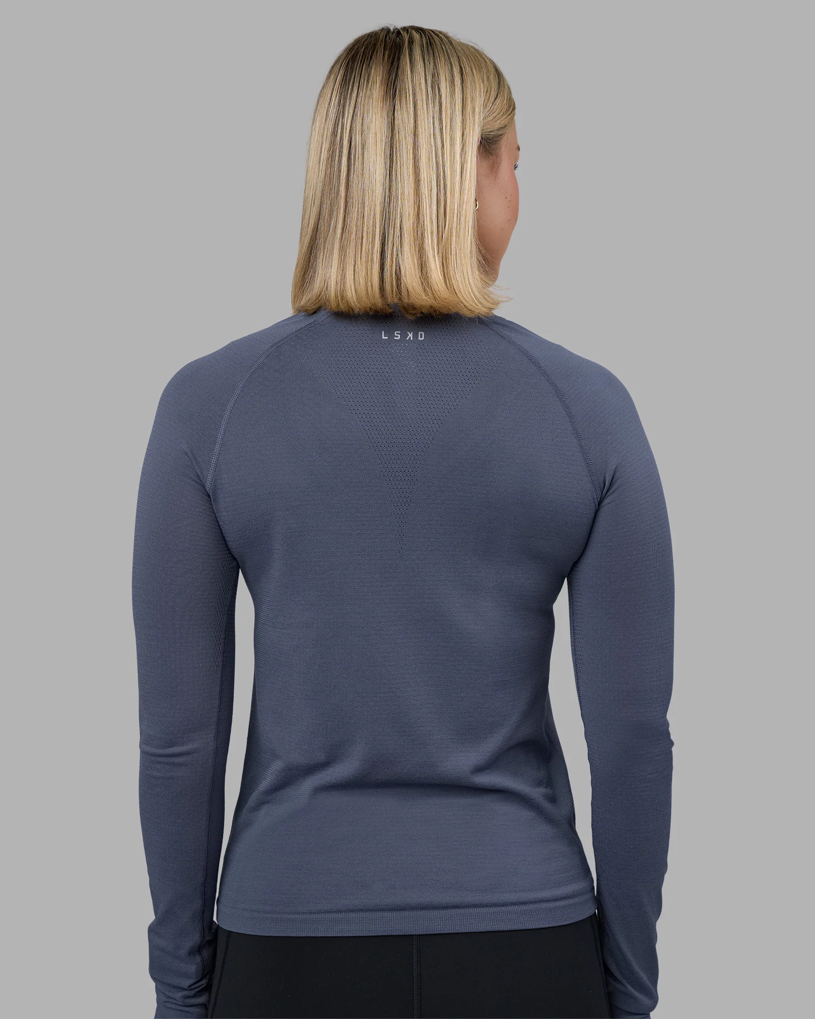 7574-aeroflx-seamless-long-sleeve-tee-night-shadow-night-shadow-3.webp AeroFLX+ Seamless Long Sleeve Tee - Night Shadow/Night Shadow