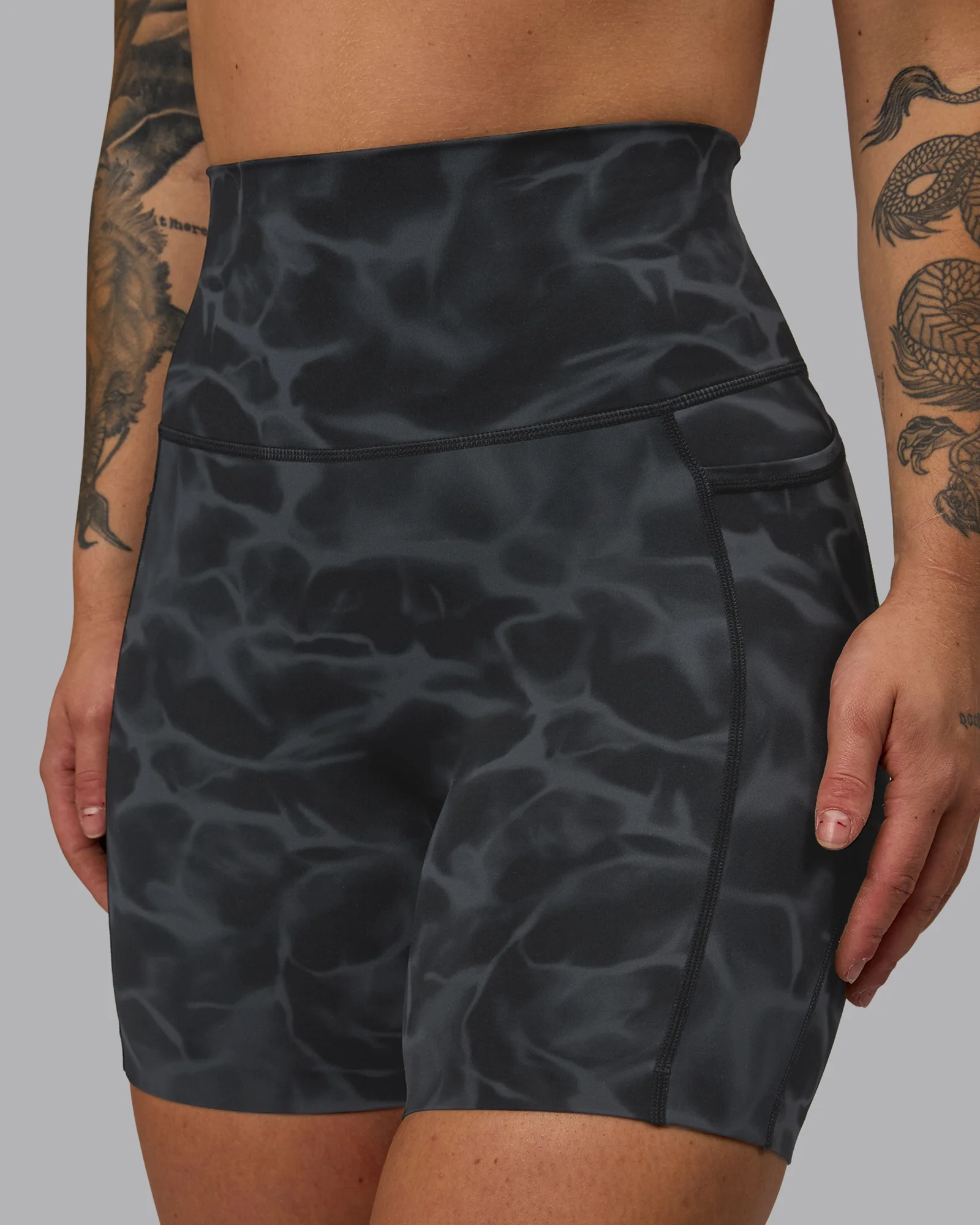 7751-elixir-ultra-high-rise-6-short-pockets-tranquil-black-1.webp Elixir Ultra High-Rise 6" Short Pockets - Tranquil-Black