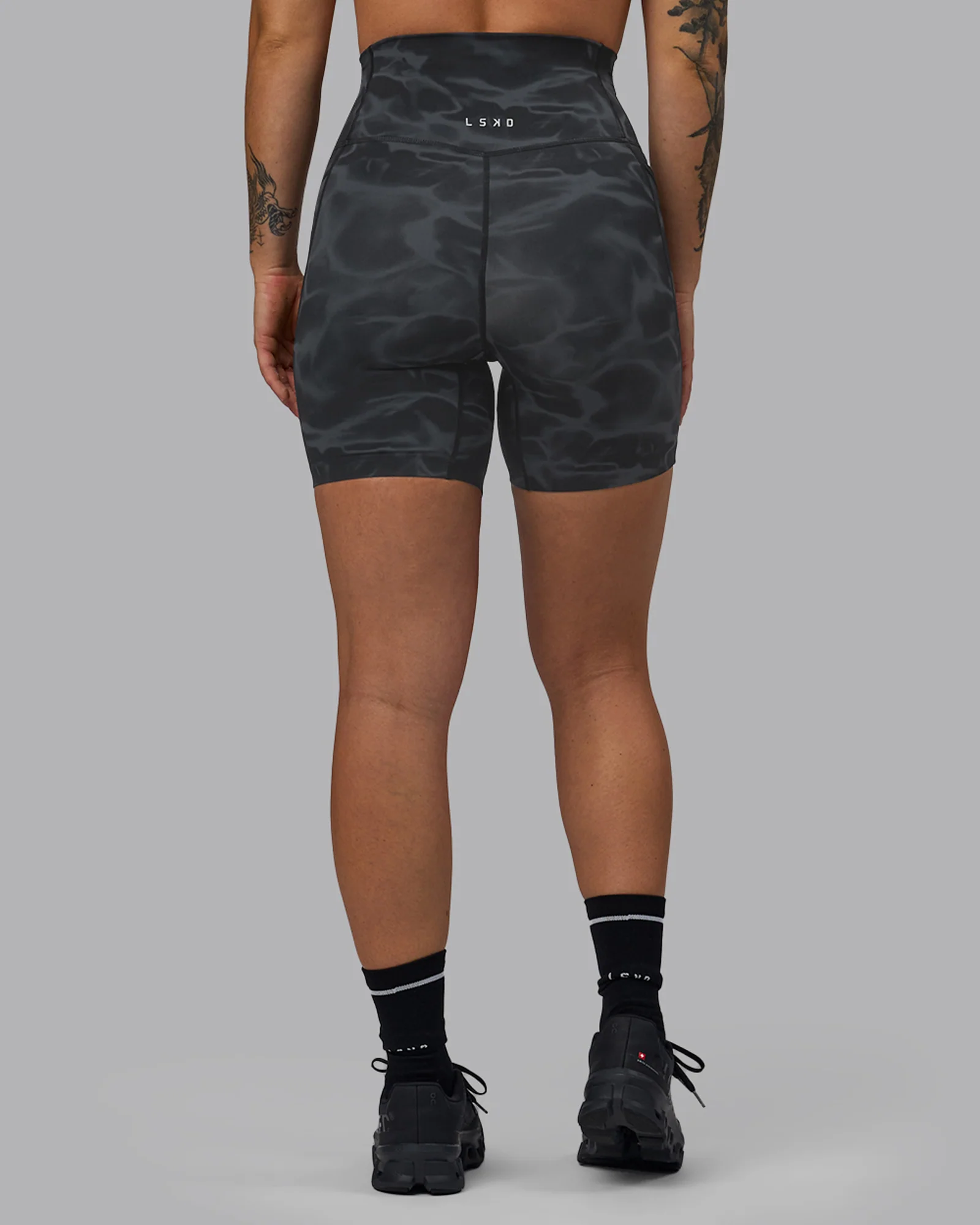 7751-elixir-ultra-high-rise-6-short-pockets-tranquil-black-5.webp Elixir Ultra High-Rise 6" Short Pockets - Tranquil-Black