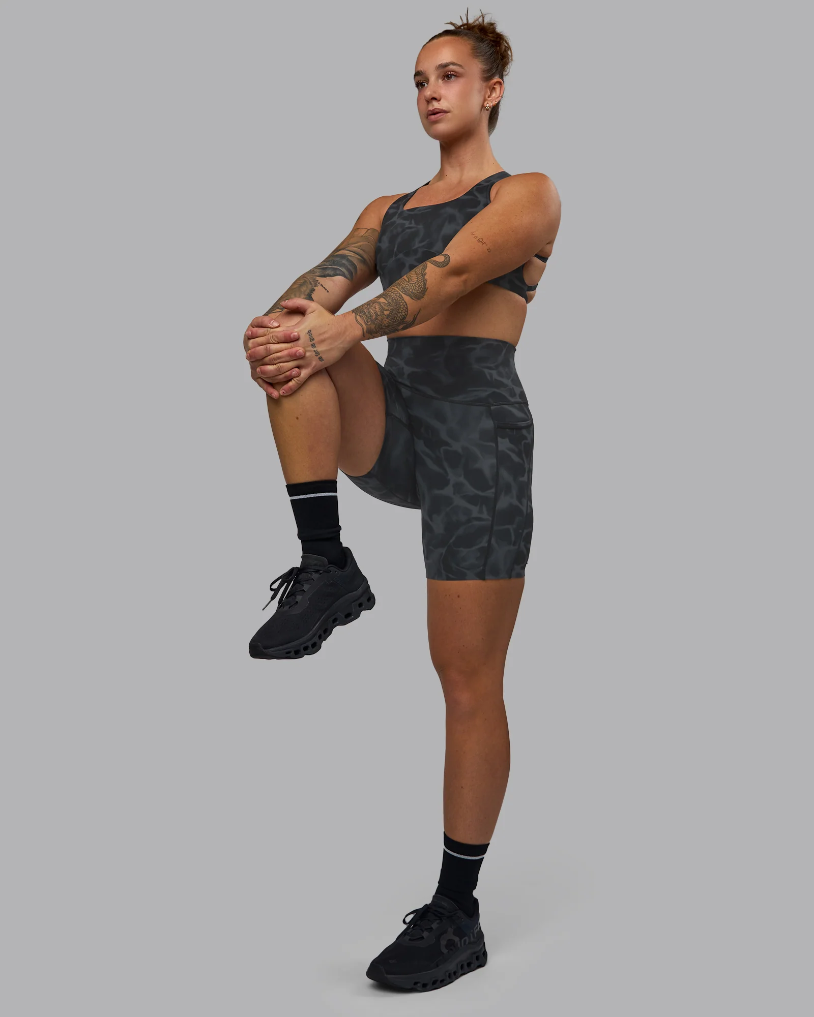 7751-elixir-ultra-high-rise-6-short-pockets-tranquil-black-7.webp Elixir Ultra High-Rise 6" Short Pockets - Tranquil-Black
