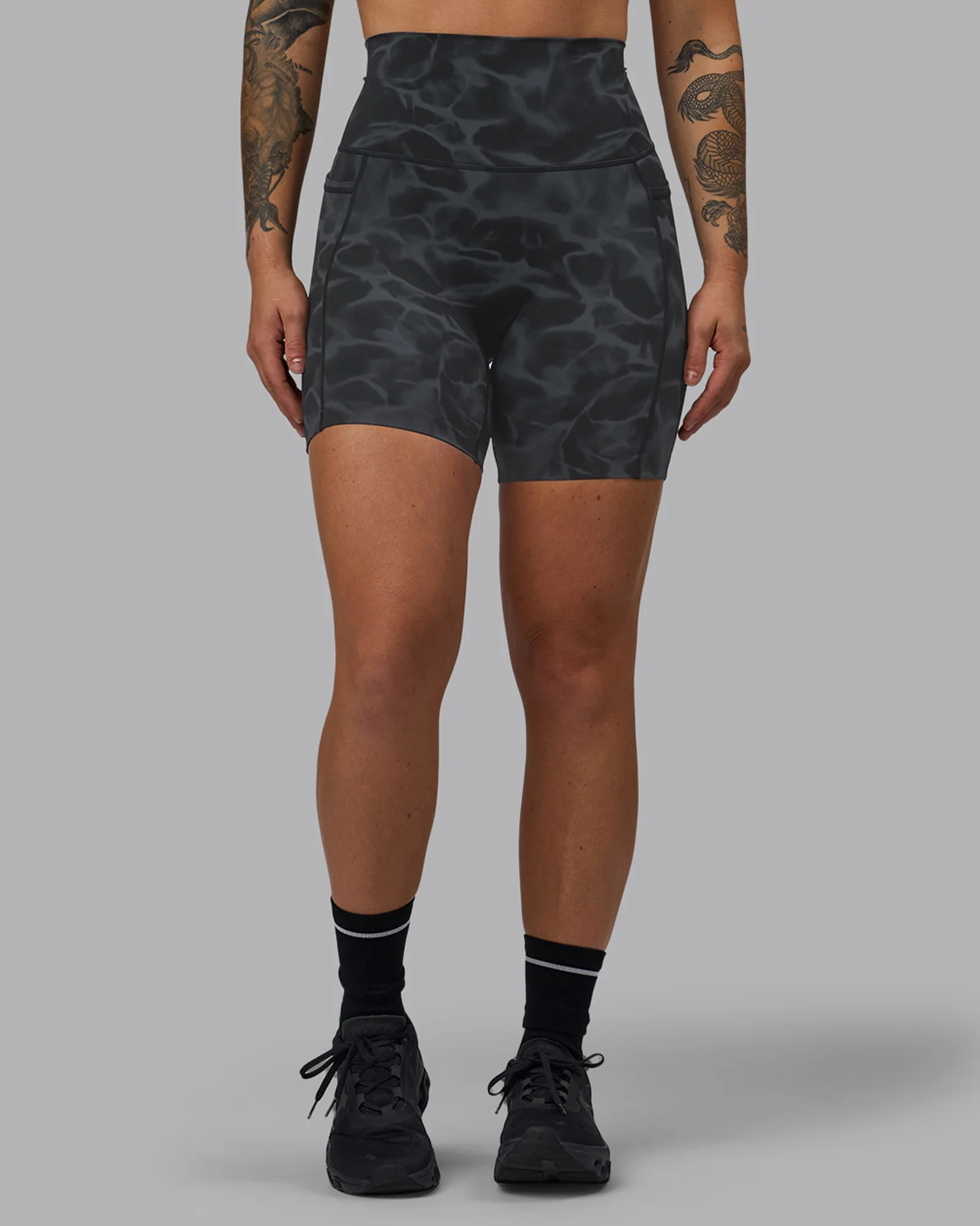 7751-elixir-ultra-high-rise-6-short-pockets-tranquil-black-8.webp Elixir Ultra High-Rise 6" Short Pockets - Tranquil-Black
