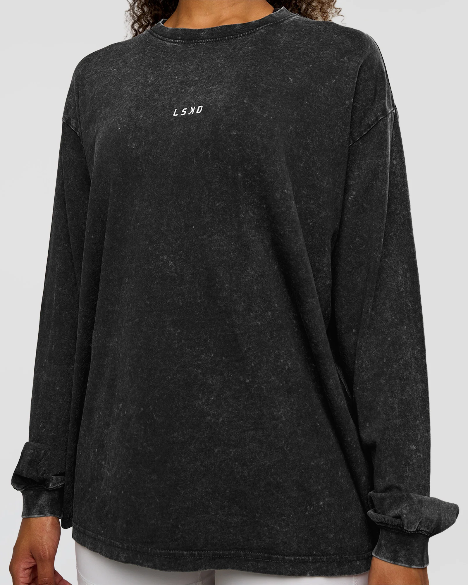 786-go-to-long-sleeve-flxcotton-oversized-tee-black-washed-white-4.webp Go-To Long Sleeve FLXCotton Oversized Tee - Black Washed-White