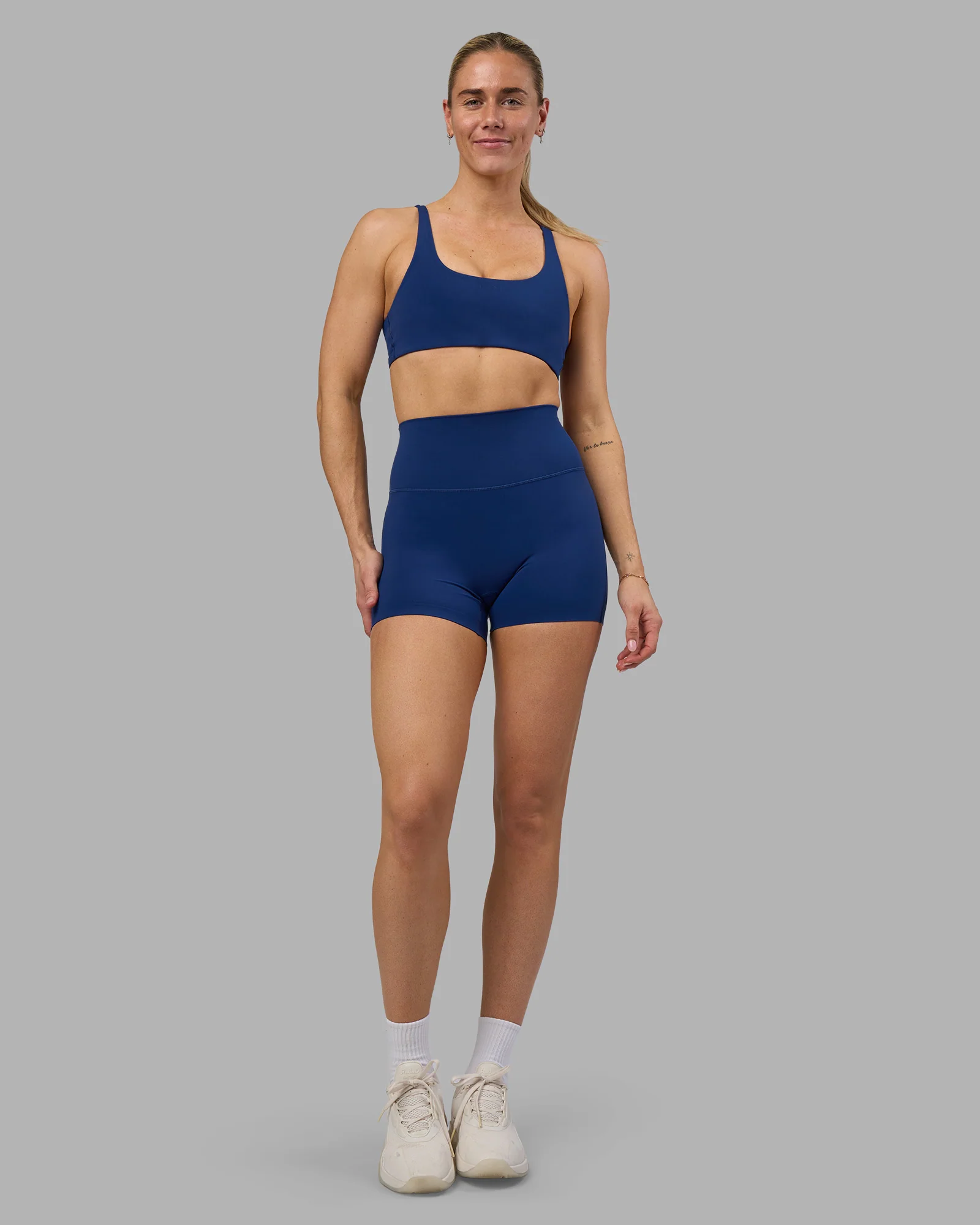 7867-impulse-reversible-sports-bra-midnight-blue-5.webp Impulse Reversible Sports Bra - Midnight Blue