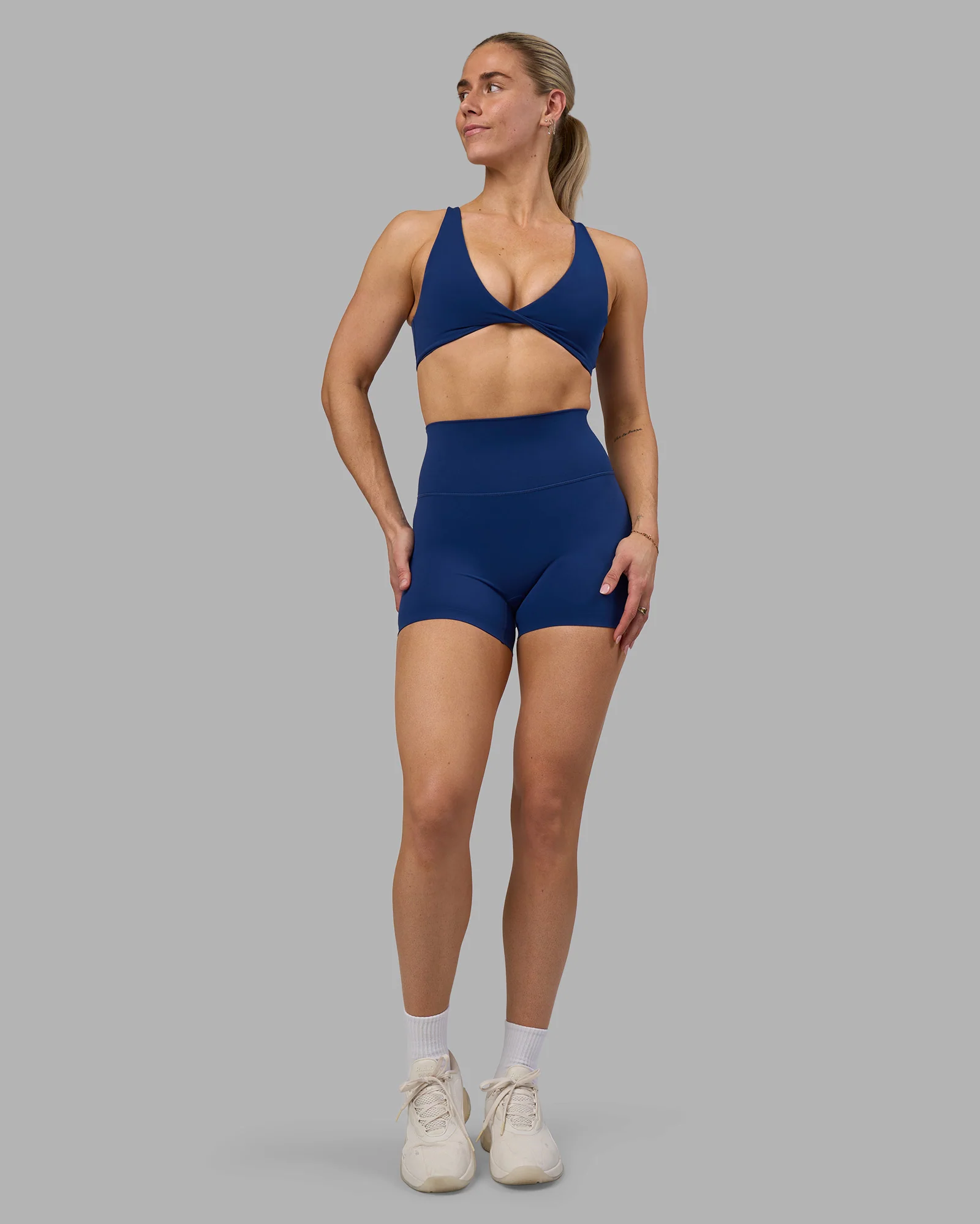 7867-impulse-reversible-sports-bra-midnight-blue-7.webp Impulse Reversible Sports Bra - Midnight Blue