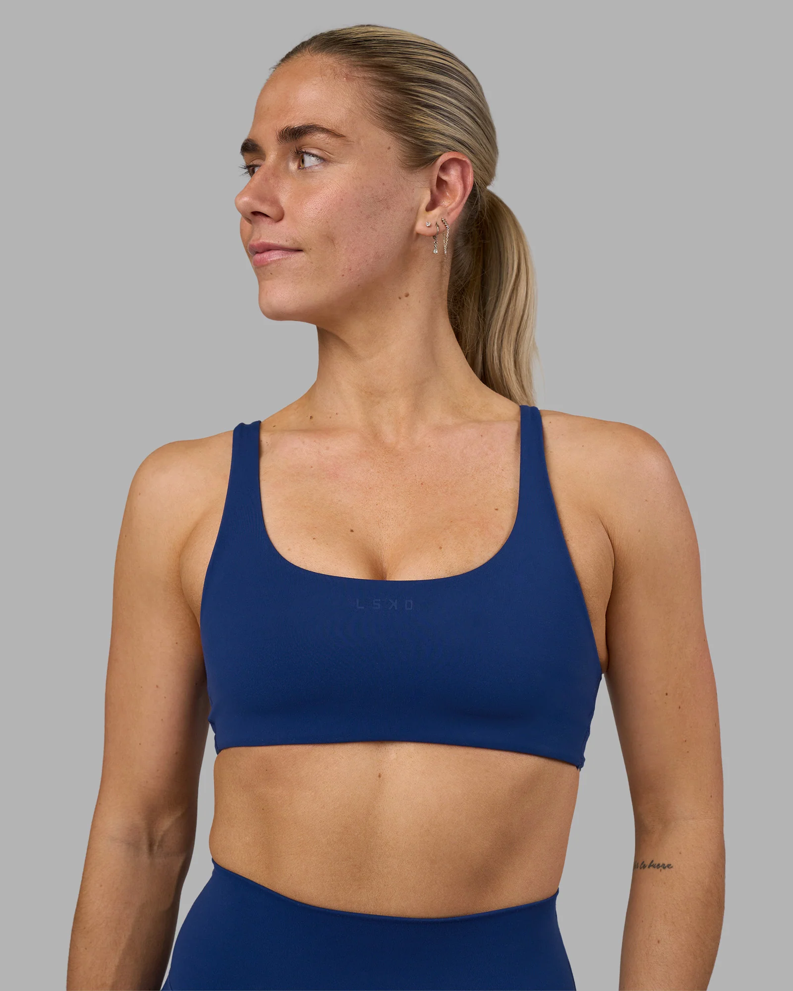 7867-impulse-reversible-sports-bra-midnight-blue-8.webp Impulse Reversible Sports Bra - Midnight Blue