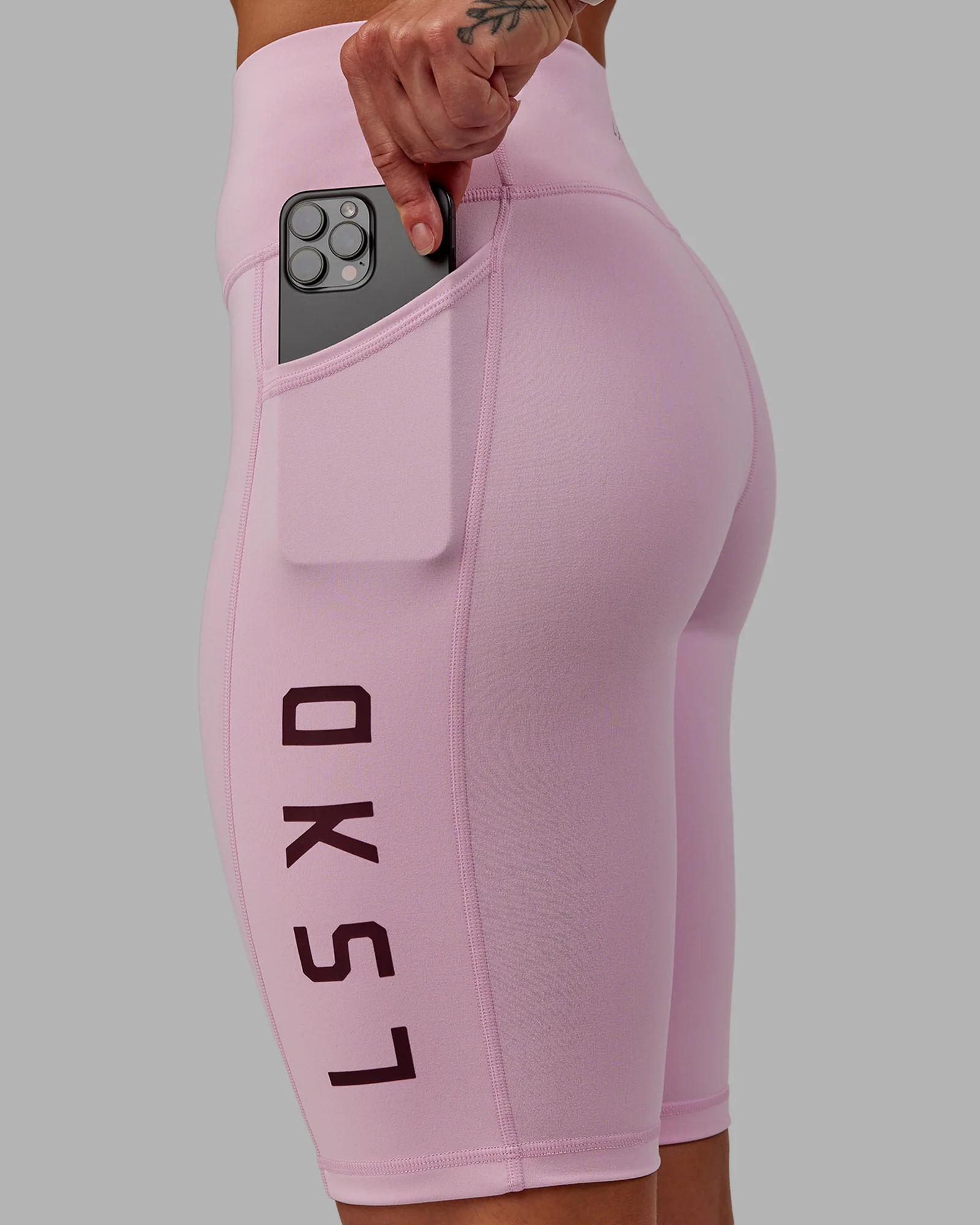 7938-rep-ultra-high-rise-9-short-pockets-marshmallow-cherry-lacquer-4.webp Rep Ultra High-Rise 9" Short Pockets - Marshmallow-Cherry Lacquer