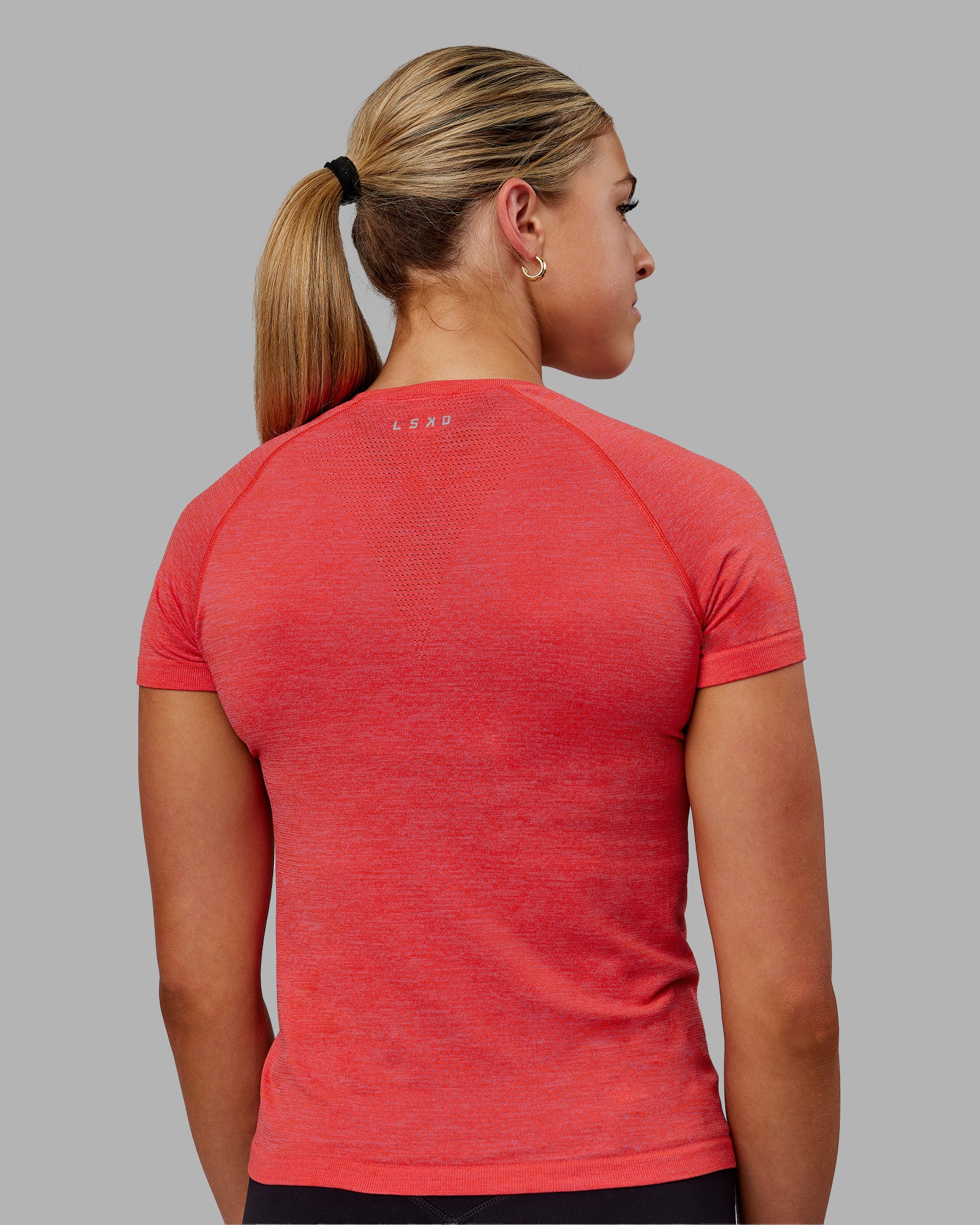 8018-aeroflx-seamless-tee-fuschia-pink-grenadine-6.jpg AeroFLX+ Seamless Tee - Fuschia Pink/Grenadine