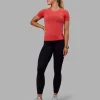 8018-aeroflx-seamless-tee-fuschia-pink-grenadine-7.webp AeroFLX+ Seamless Tee - Fuschia Pink/Grenadine