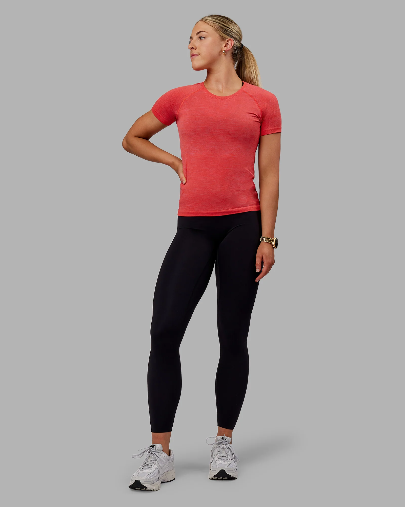 8018-aeroflx-seamless-tee-fuschia-pink-grenadine-7.webp AeroFLX+ Seamless Tee - Fuschia Pink/Grenadine