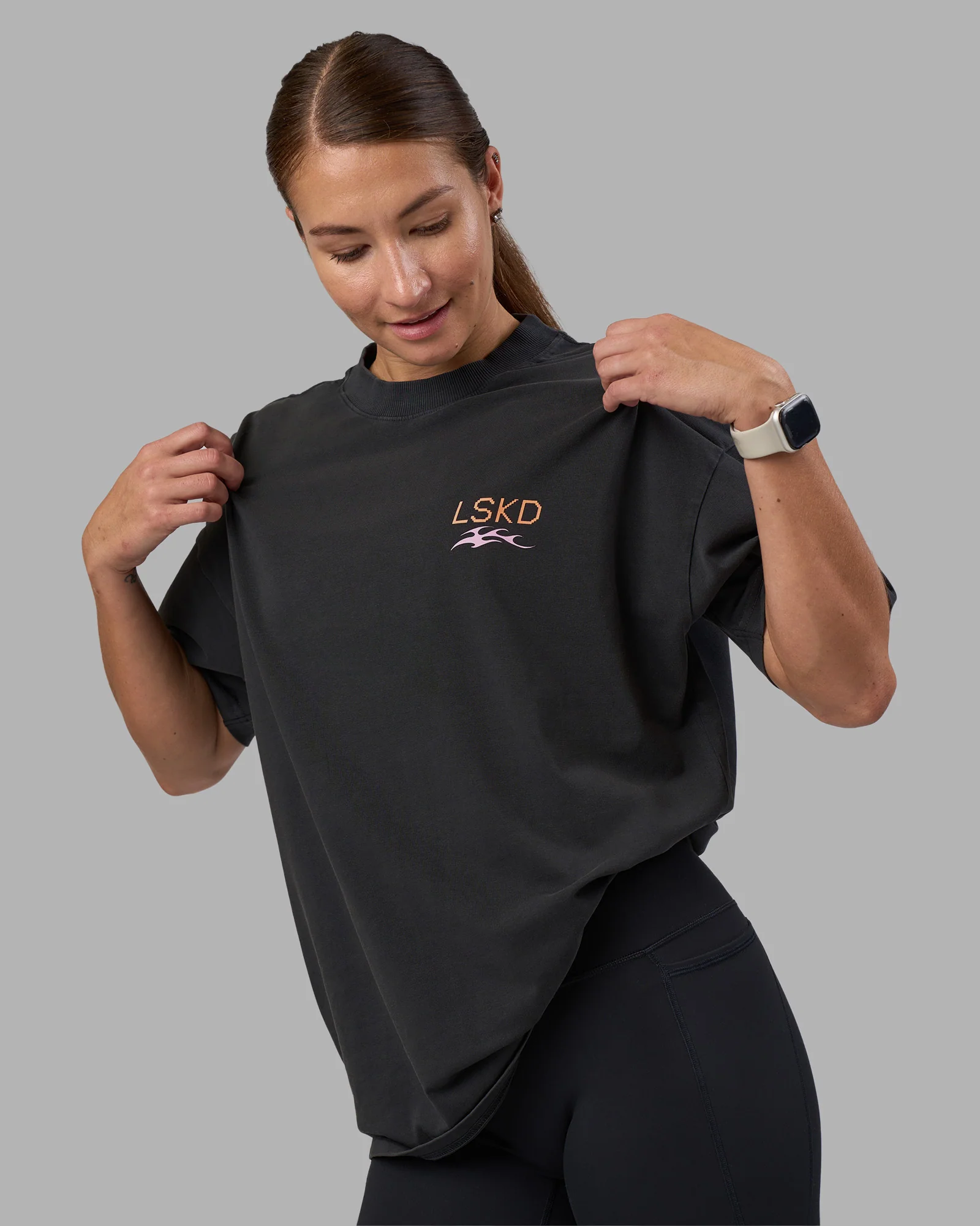 8097-digital-world-heavyweight-flxcotton-oversized-tee-washed-black-4.webp Digital World Heavyweight FLXCotton Oversized Tee - Washed Black
