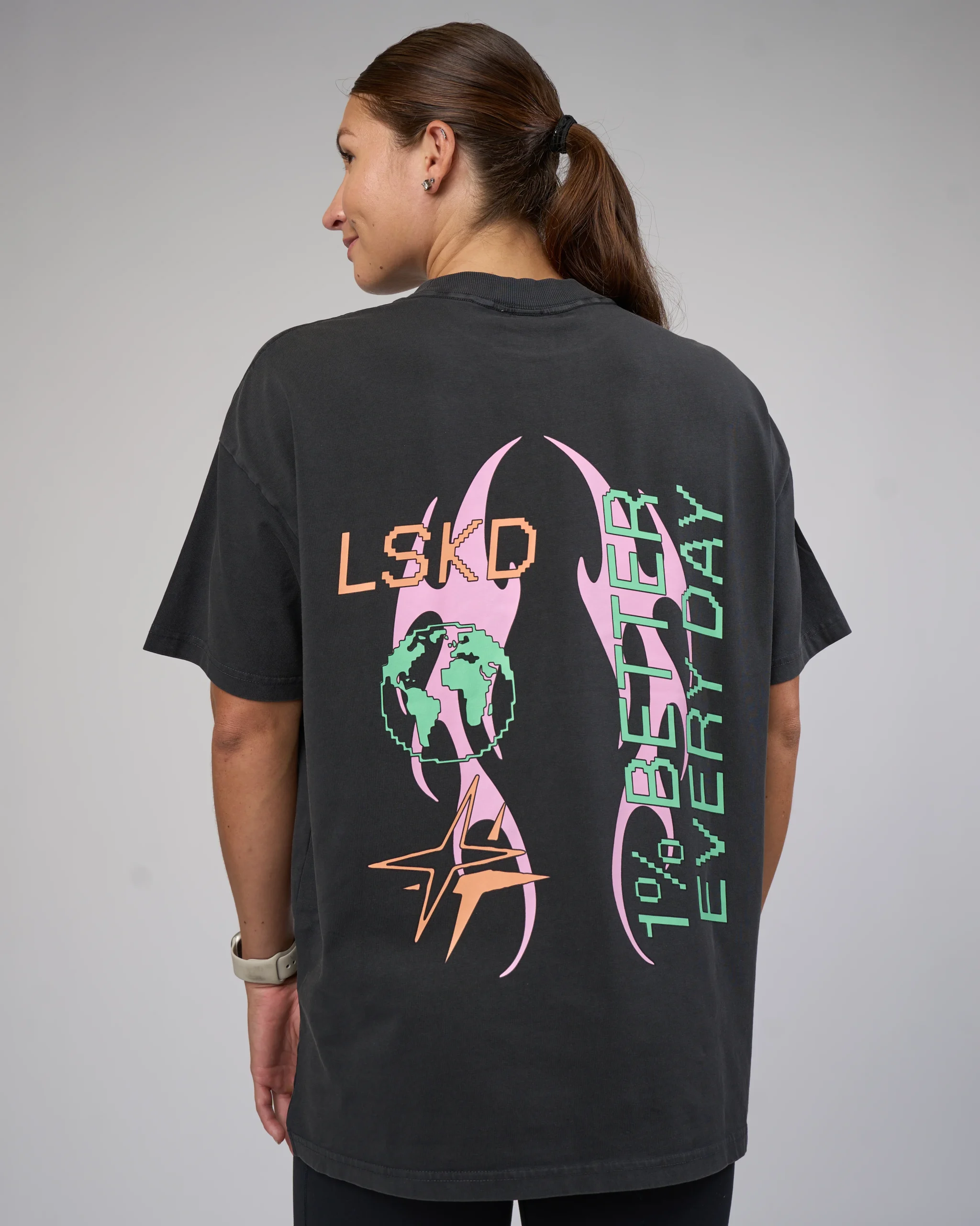 8097-digital-world-heavyweight-flxcotton-oversized-tee-washed-black-5.webp Digital World Heavyweight FLXCotton Oversized Tee - Washed Black