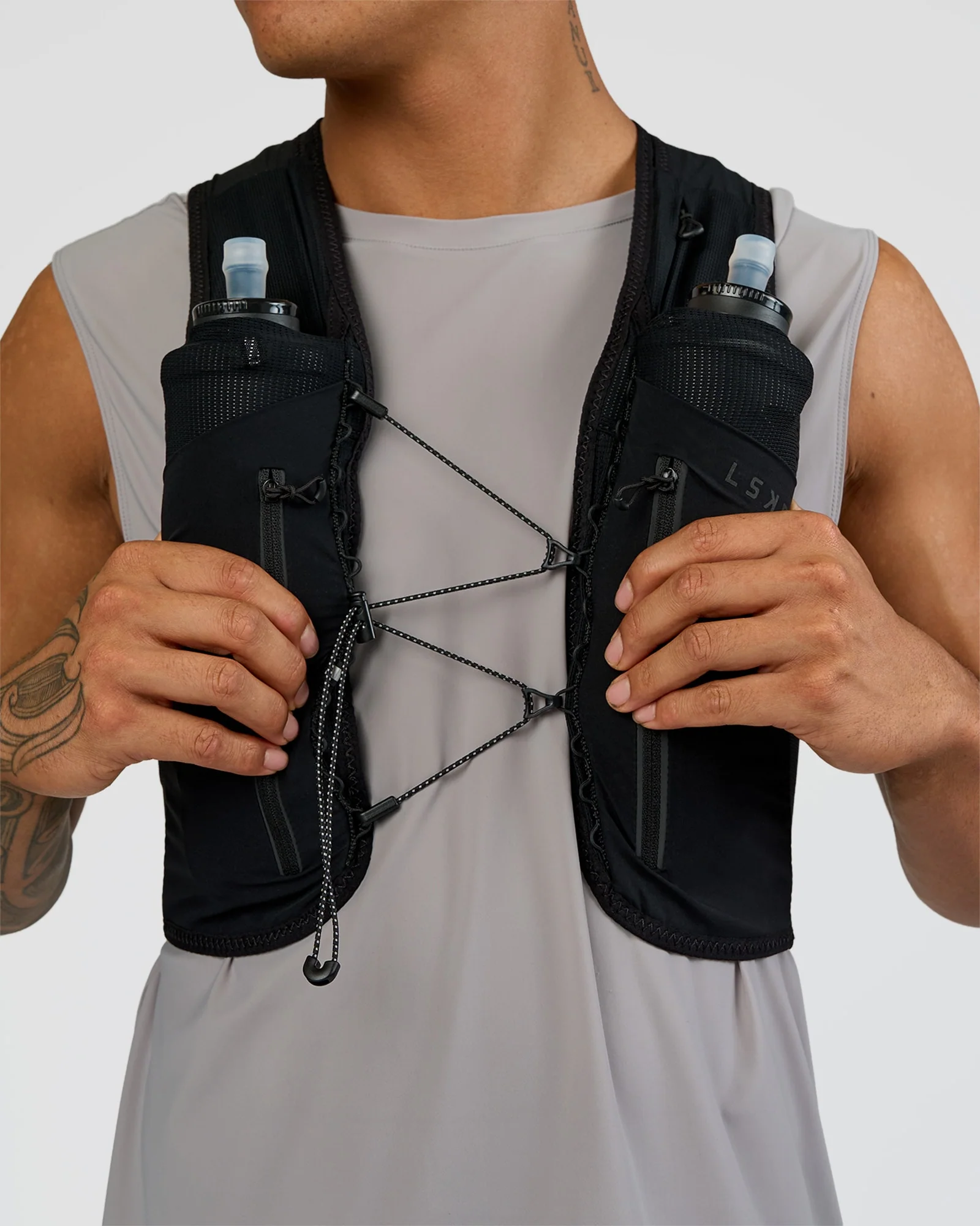 81-pace-running-vest-black-reflective-18.webp Pace Running Vest - Black-Reflective