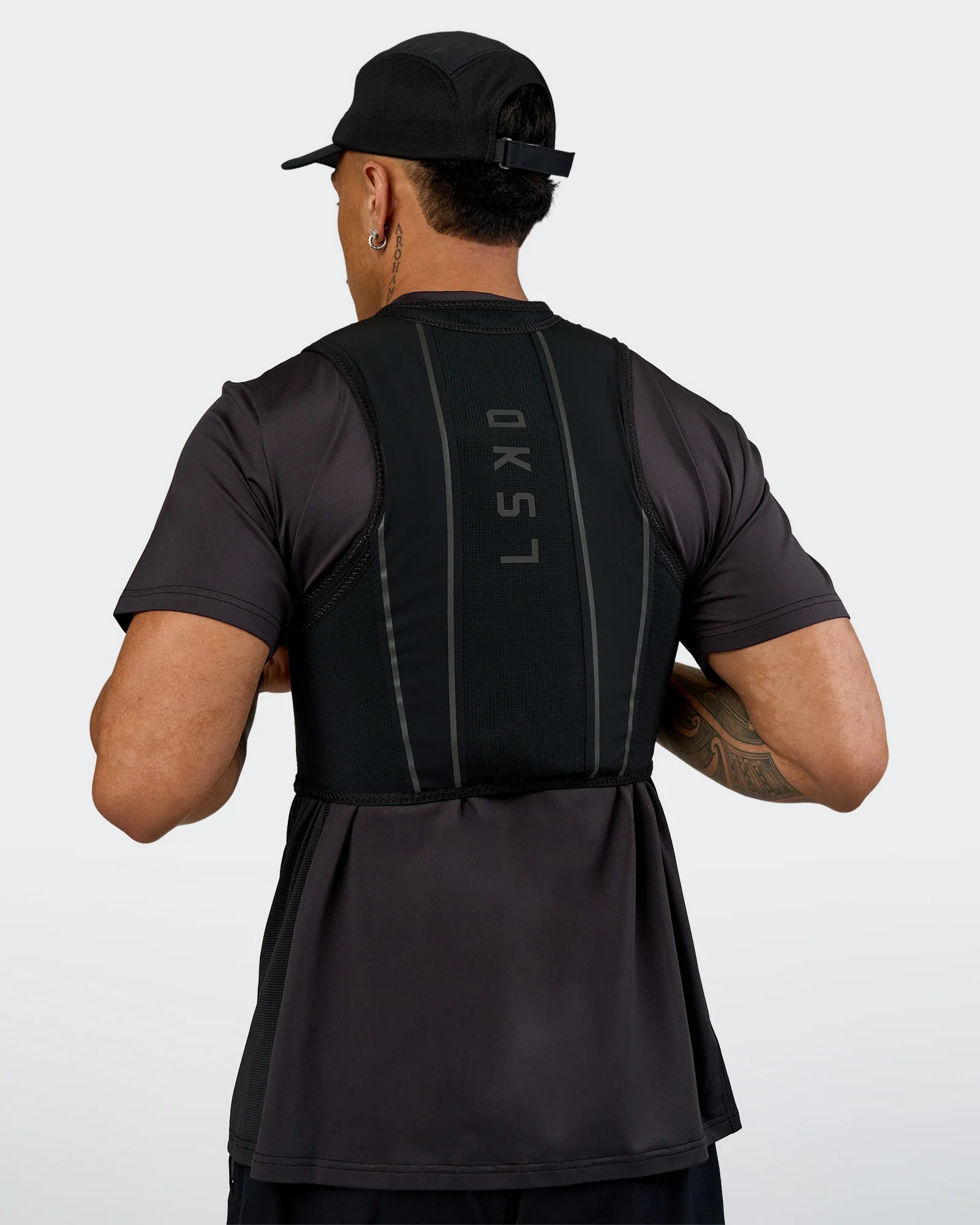 81-pace-running-vest-black-reflective-19.webp Pace Running Vest - Black-Reflective