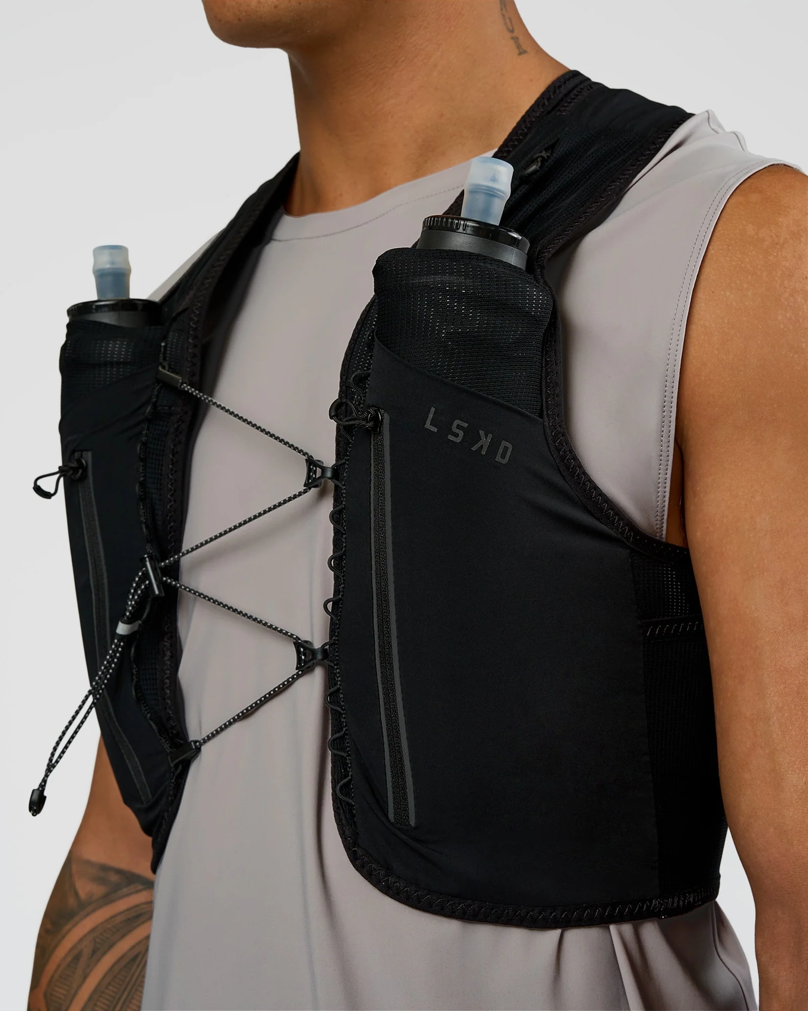 81-pace-running-vest-black-reflective-20.webp Pace Running Vest - Black-Reflective