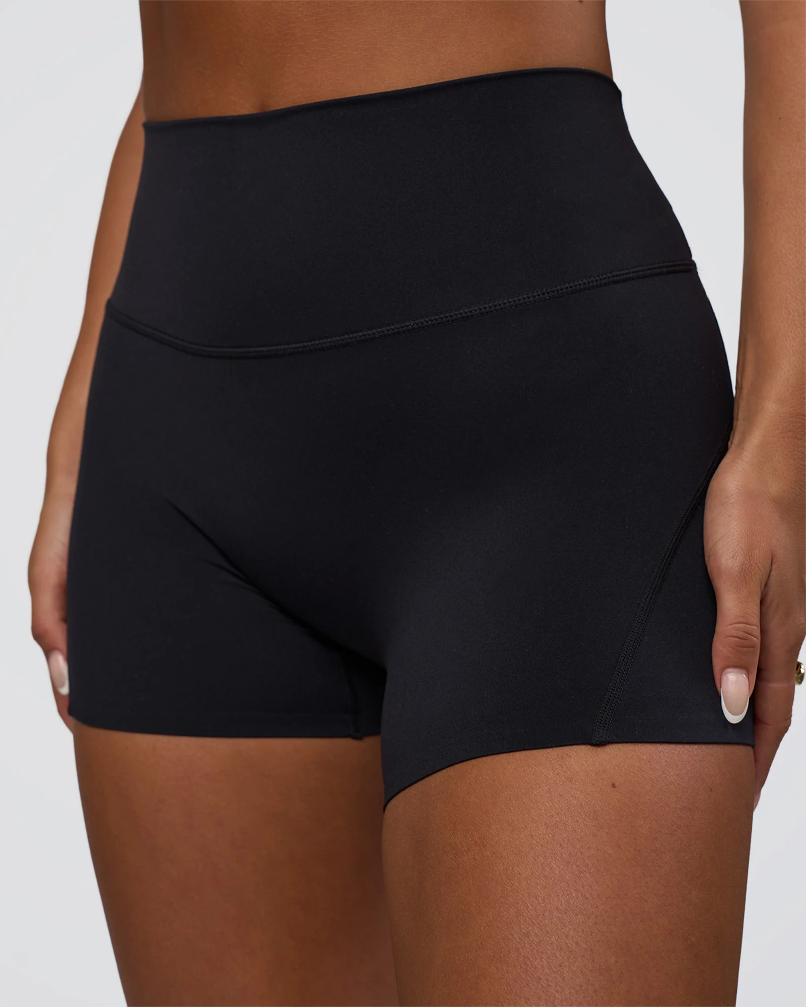 8124-elixir-defined-high-rise-4-short-pockets-black-1.webp Elixir Defined High-Rise 4" Short Pockets - Black