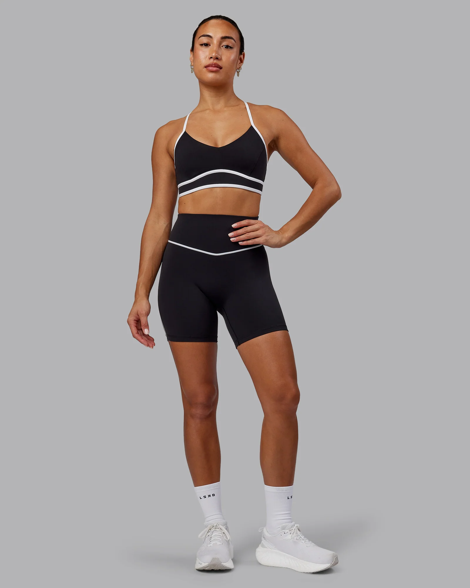 8143-contrast-sports-bra-black-white-7.webp Contrast Sports Bra - Black-White