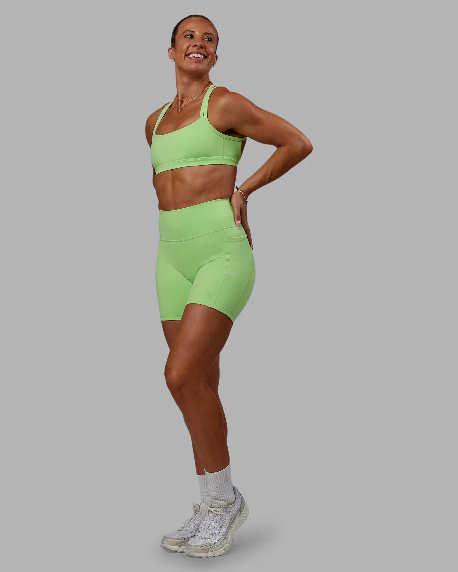 8152-bree-masters-fusion-ultra-high-rise-6-short-pockets-pastel-lime-10.webp Bree Masters Fusion Ultra High-Rise 6" Short Pockets - Pastel Lime