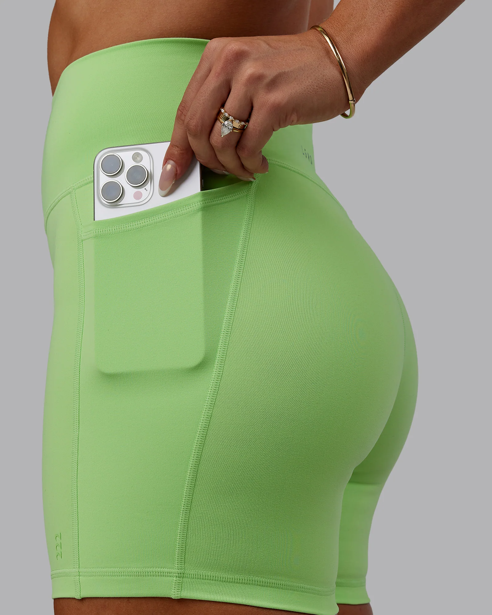8152-bree-masters-fusion-ultra-high-rise-6-short-pockets-pastel-lime-3.webp Bree Masters Fusion Ultra High-Rise 6" Short Pockets - Pastel Lime