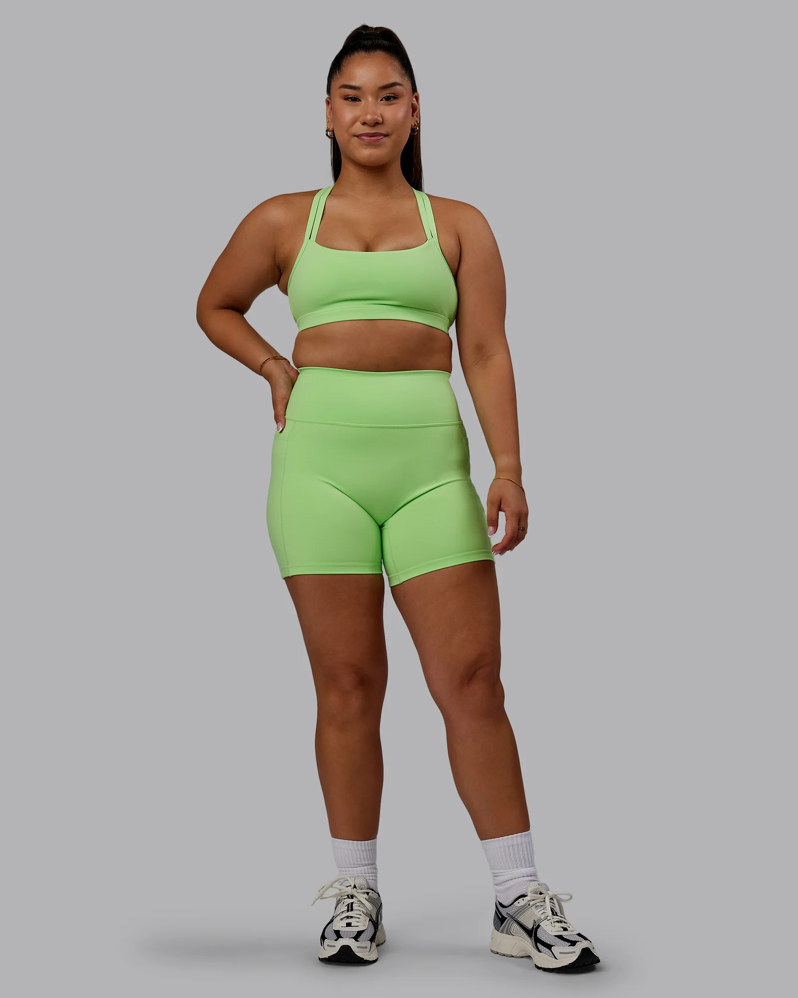 8152-bree-masters-fusion-ultra-high-rise-6-short-pockets-pastel-lime-9.webp Bree Masters Fusion Ultra High-Rise 6" Short Pockets - Pastel Lime