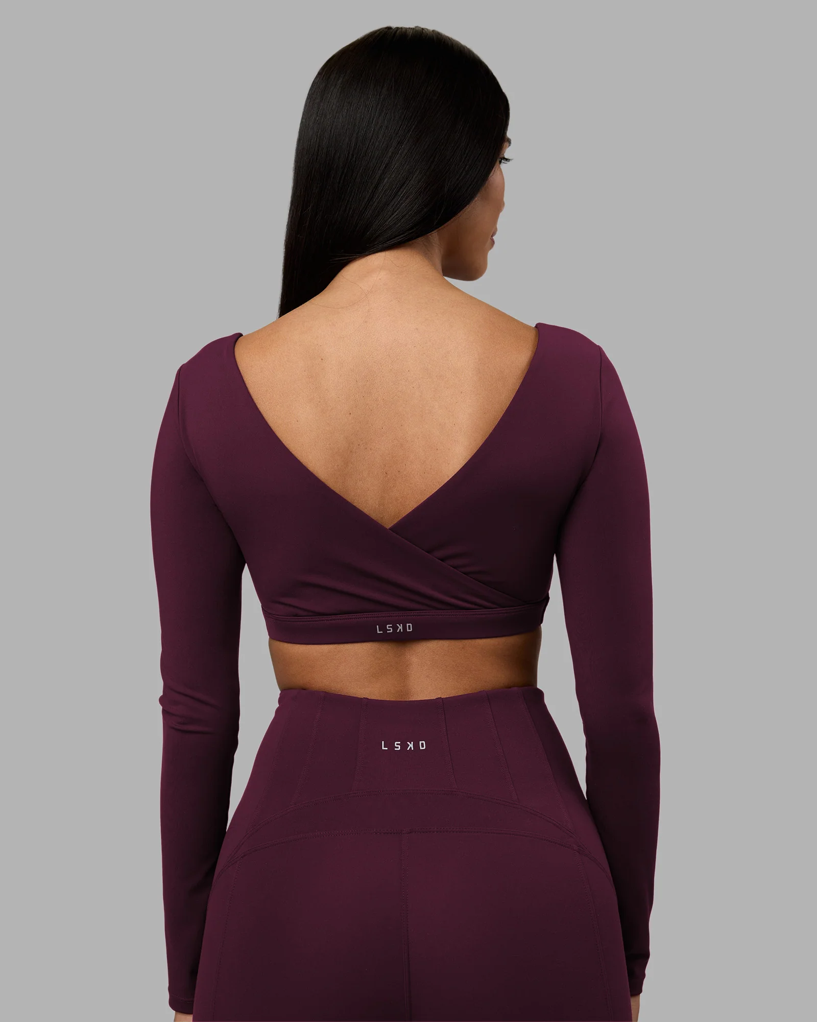 8161-aria-long-sleeve-sports-bra-cherry-lacquer-5.webp Aria Long Sleeve Sports Bra - Cherry Lacquer
