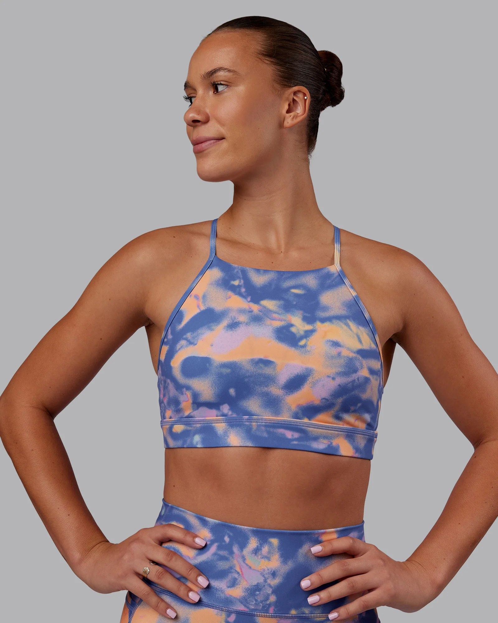 8291-lift-high-neck-sports-bra-apricot-mist-1.webp Lift High Neck Sports Bra - Apricot Mist