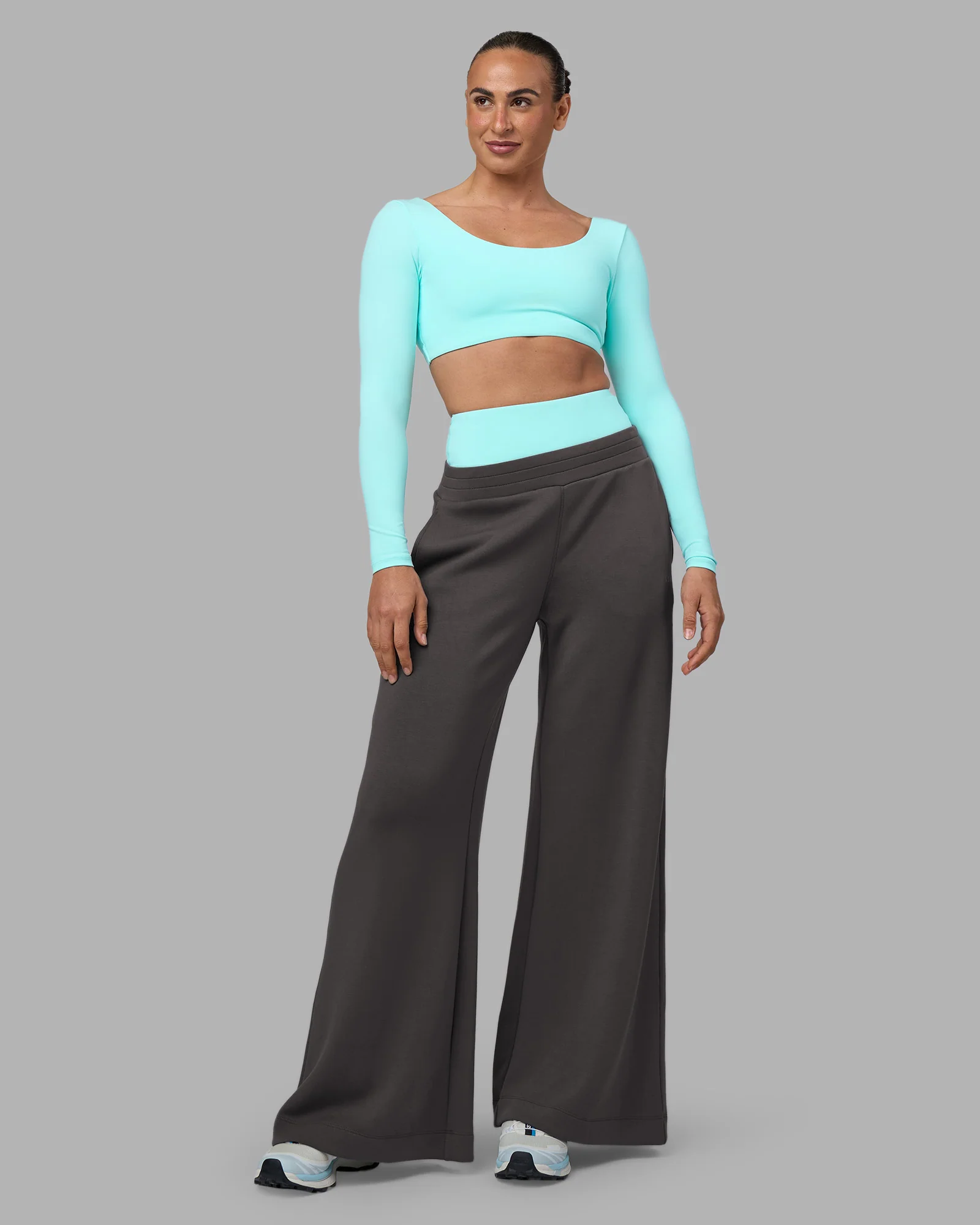 8345-aria-long-sleeve-sports-bra-island-paradise-1.webp Aria Long Sleeve Sports Bra - Island Paradise