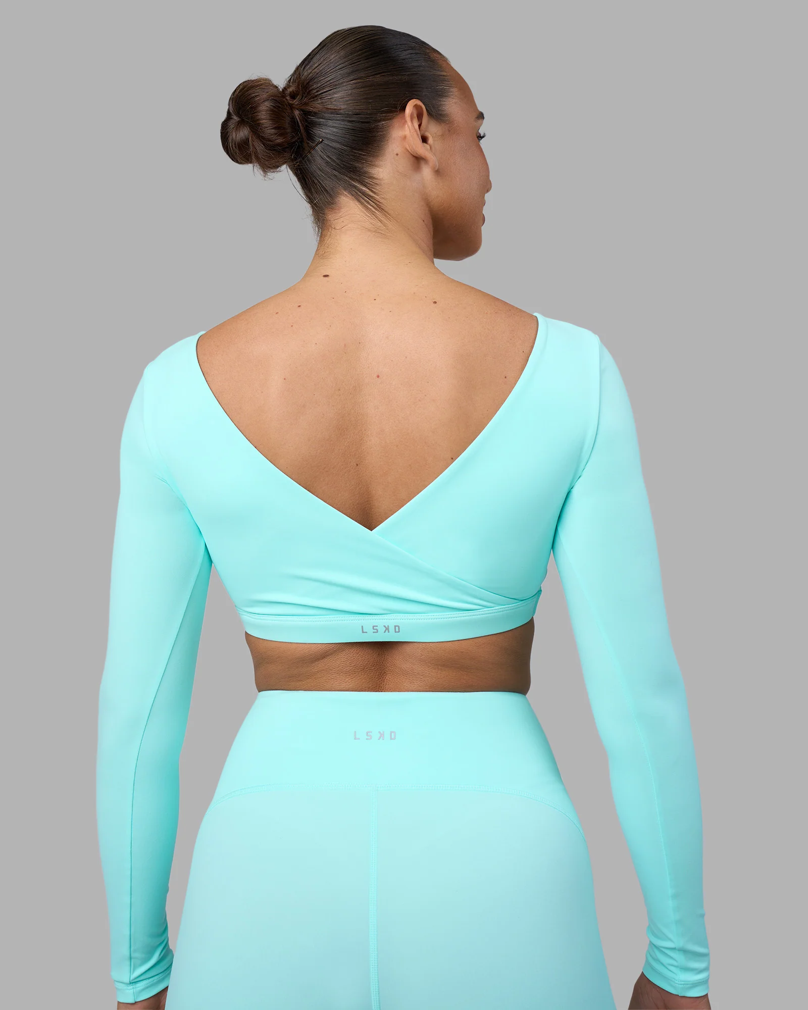 8345-aria-long-sleeve-sports-bra-island-paradise-2.webp Aria Long Sleeve Sports Bra - Island Paradise