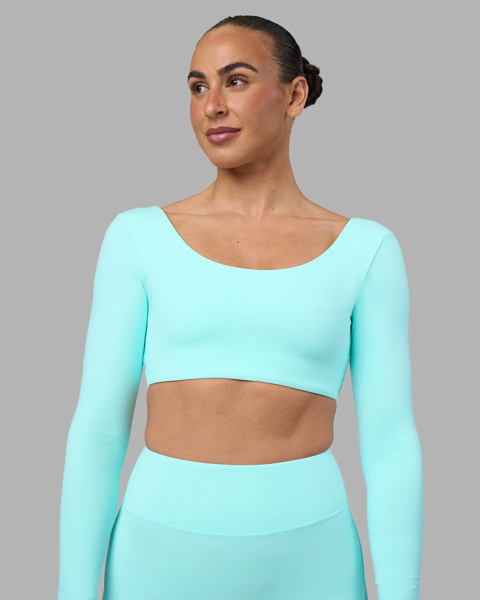 8345-aria-long-sleeve-sports-bra-island-paradise-4.webp Aria Long Sleeve Sports Bra - Island Paradise