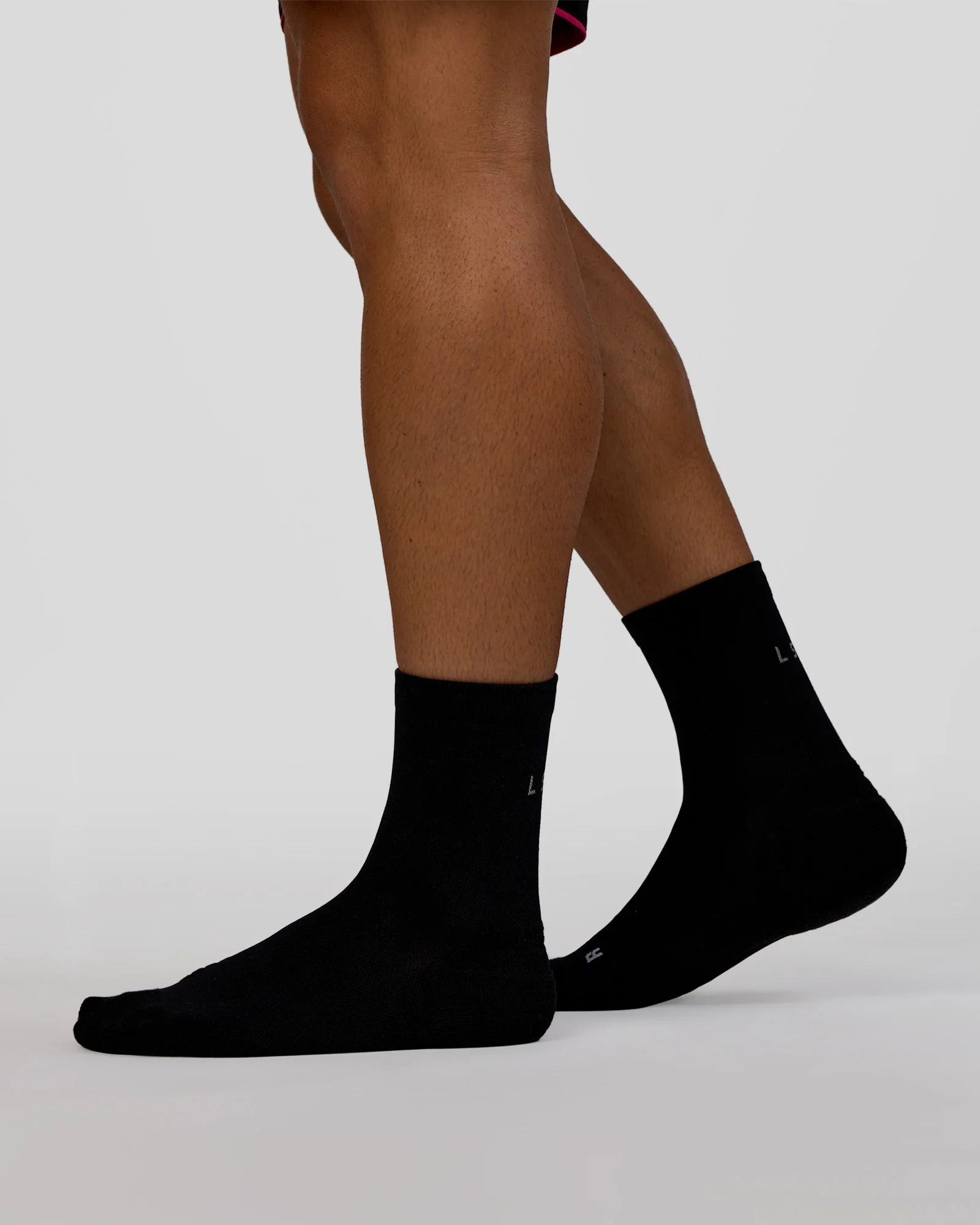 837-race-performance-quarter-socks-black-reflective-2.webp Race Performance Quarter Socks - Black-Reflective