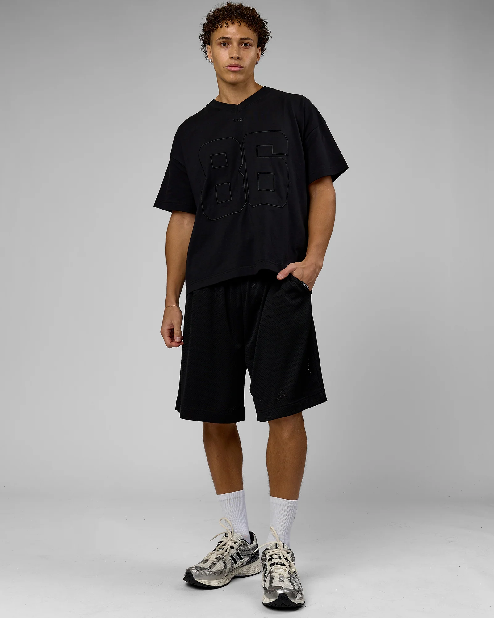 8413-86-v-neck-oversized-tee-black-black-6.webp 86 V-Neck Oversized Tee - Black-Black