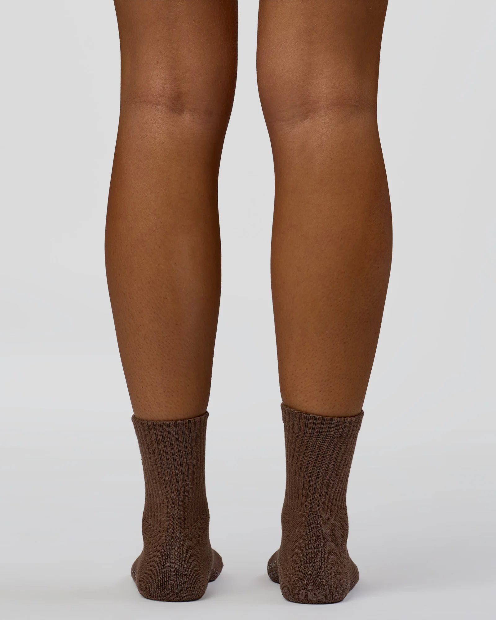 Signal Pilates Crew Grip Socks 2.0 - Hot Chocolate