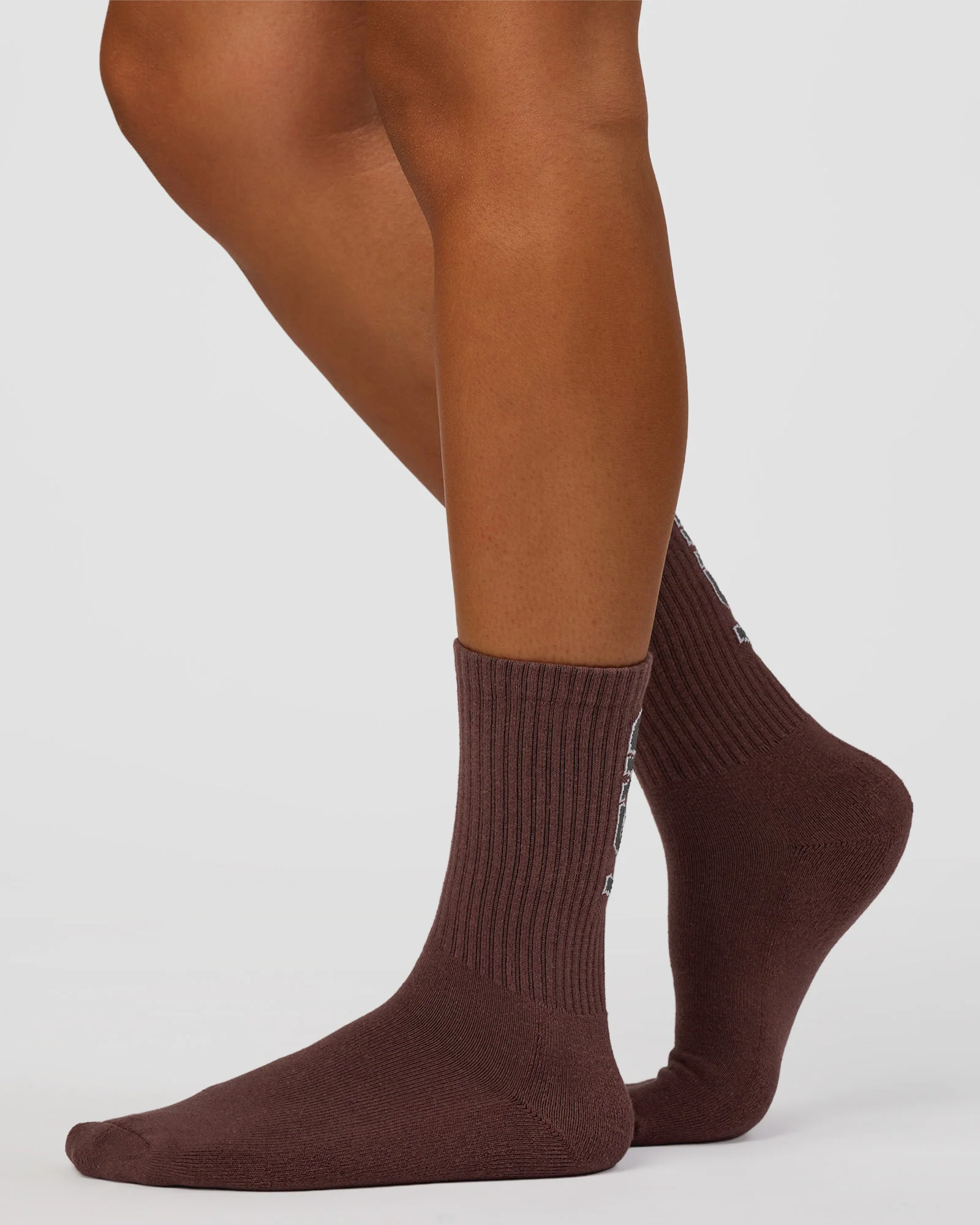 846-move-crew-socks-3-pack-2.0-dark-storm-cocoa-powder-white-1.webp Move Crew Socks 3 Pack 2.0 - Dark Storm-Cocoa Powder-White