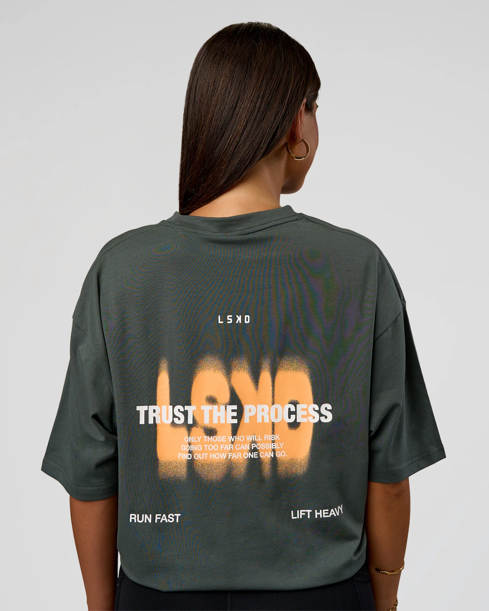 8465-abstract-haze-flxcotton-tee-carbon-green-cantaloupe-4.webp Abstract Haze FLXCotton Tee - Carbon Green-Cantaloupe