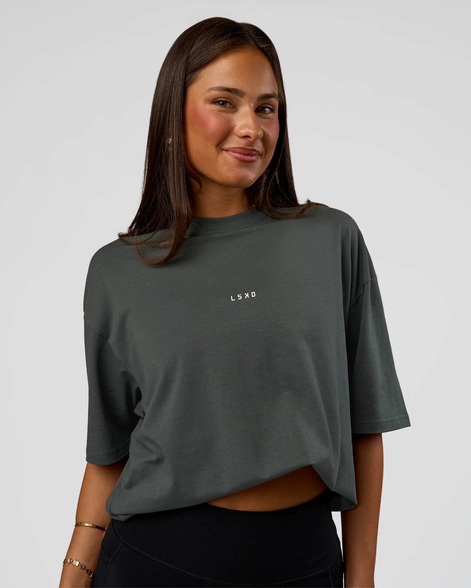 8465-abstract-haze-flxcotton-tee-carbon-green-cantaloupe-5.webp Abstract Haze FLXCotton Tee - Carbon Green-Cantaloupe