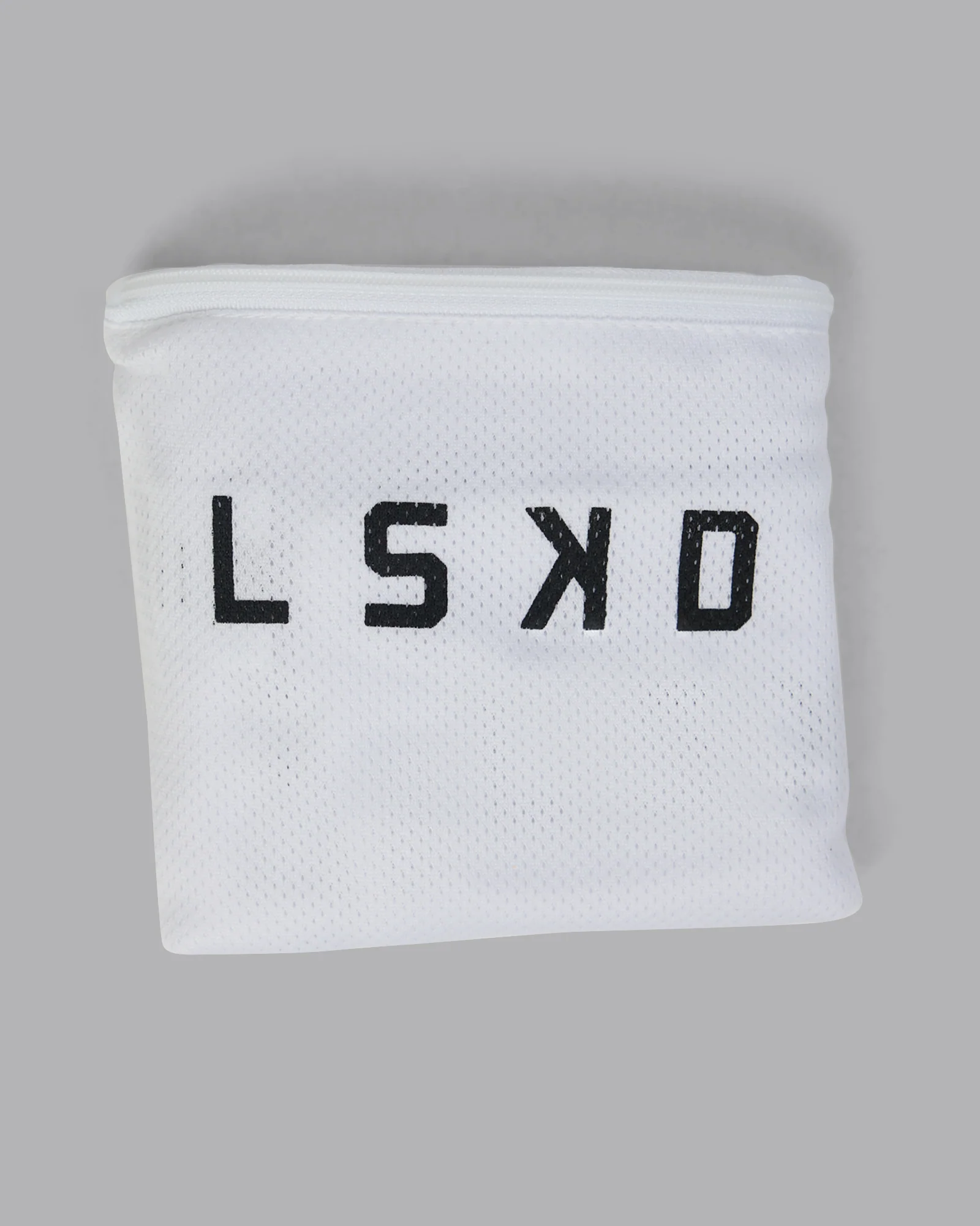 8520-1-better-wash-bag-set-white-black-3.webp 1% Better Wash Bag Set - White-Black