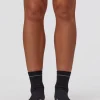 8572-1-better-performance-quarter-socks-black-reflective-4.webp 1% Better Performance Quarter Socks - Black-Reflective