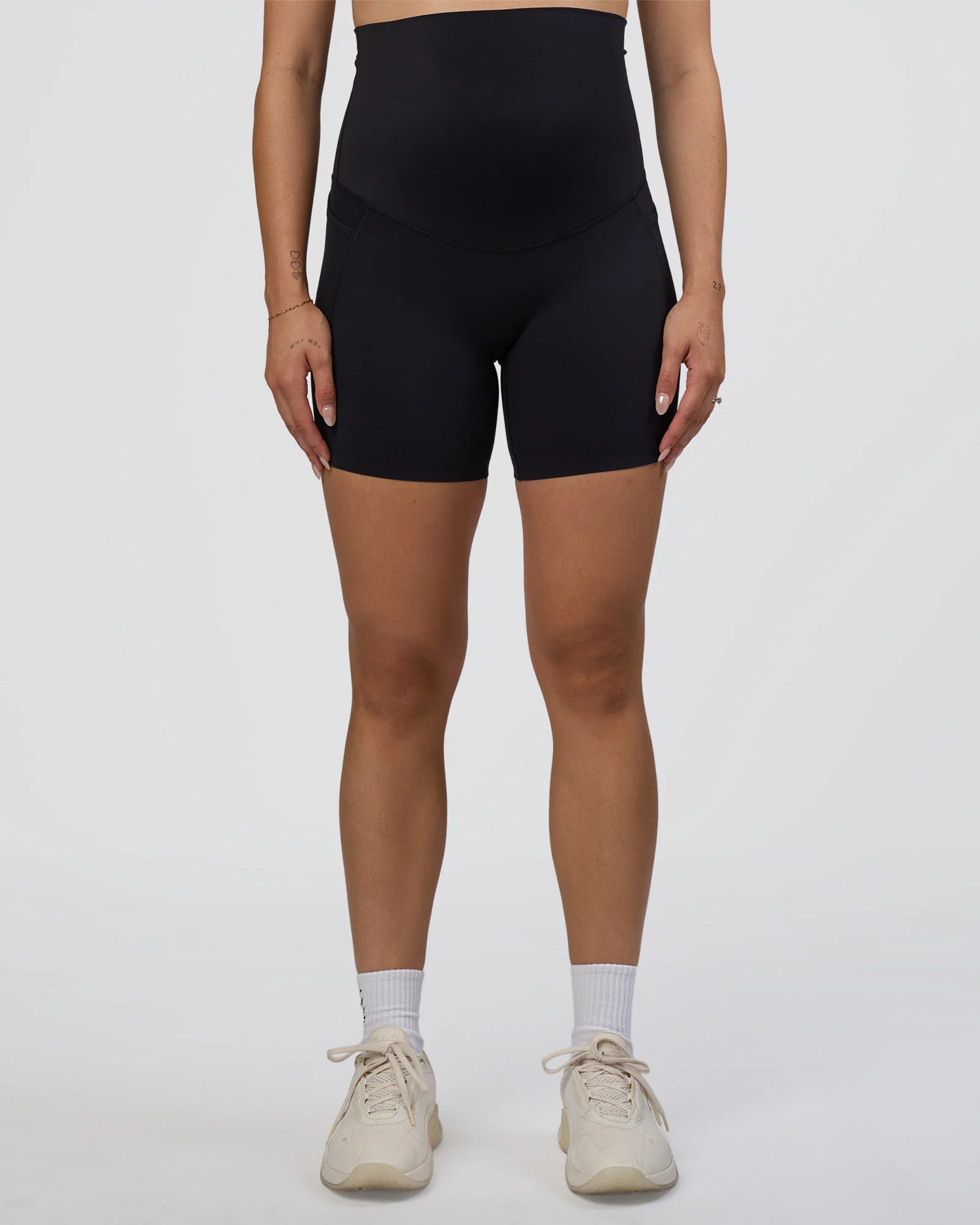 860-elixir-ultra-high-rise-maternity-6-short-pockets-black-8.webp Elixir Ultra High-Rise Maternity 6" Short Pockets - Black