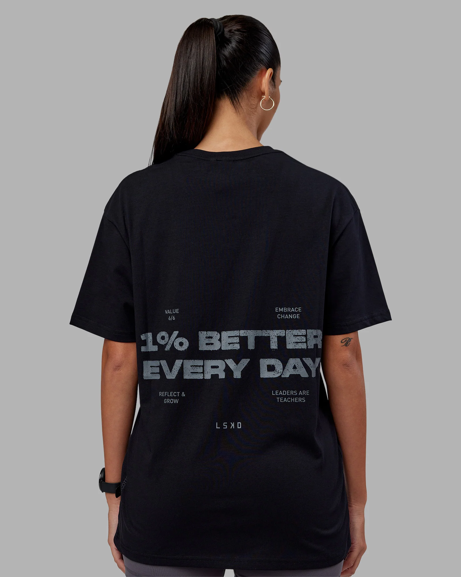 8633-1-better-value-series-flxcotton-tee-oversize-black-black-3.webp 1% Better Value Series FLXCotton Tee Oversize - Black-Black