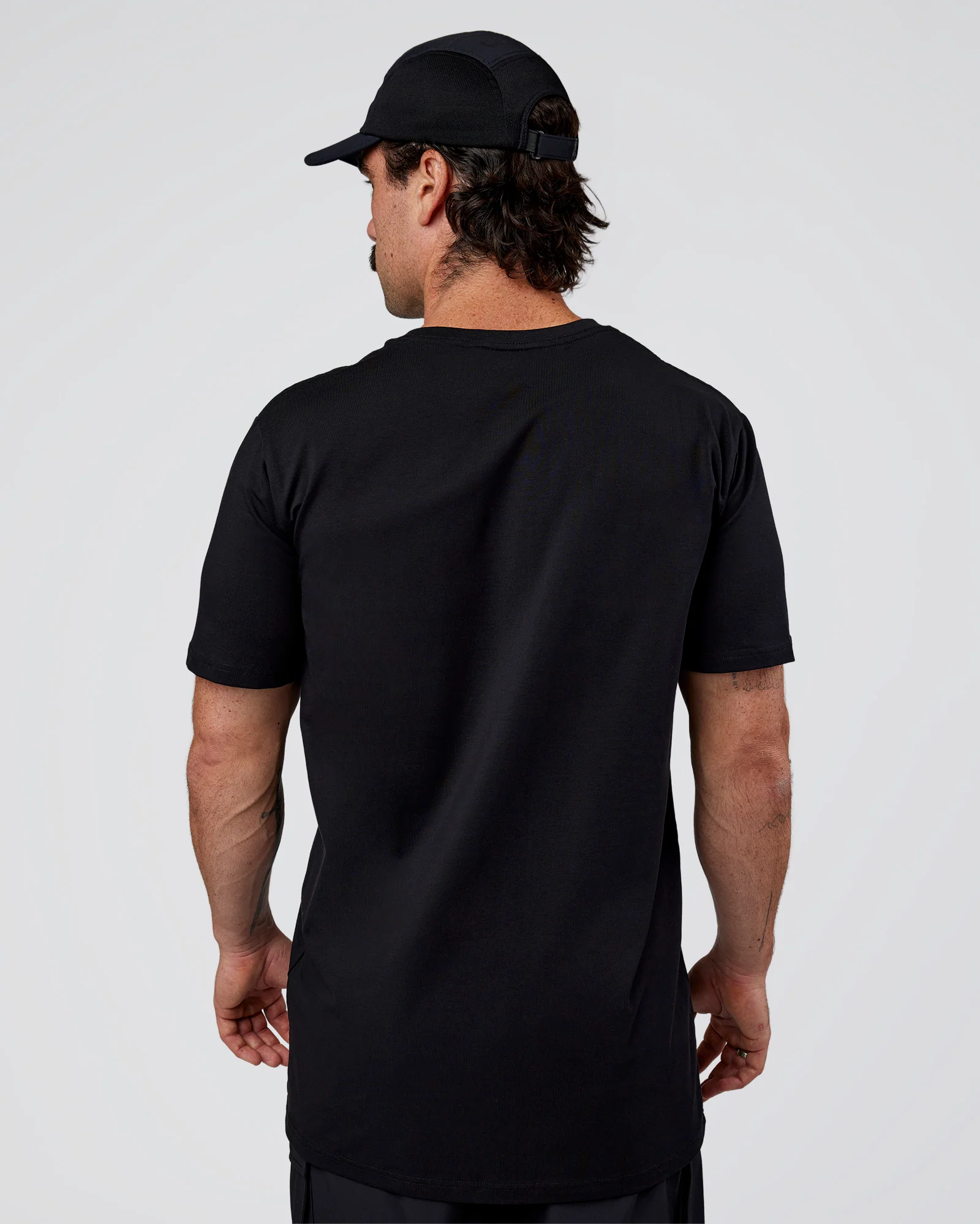 8767-base-flxcotton-tee-regular-fit-2cm-black-4.webp Base FLXCotton Tee Regular Fit +2cm - Black
