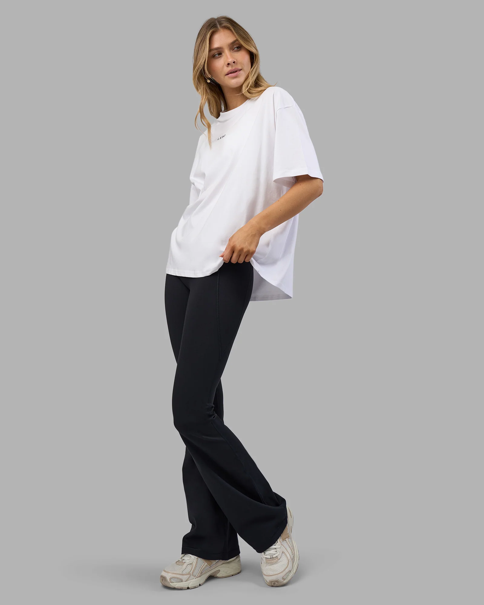 8831-go-to-flxcotton-oversized-tee-white-black-3.webp Go-To FLXCotton Oversized Tee - White-Black