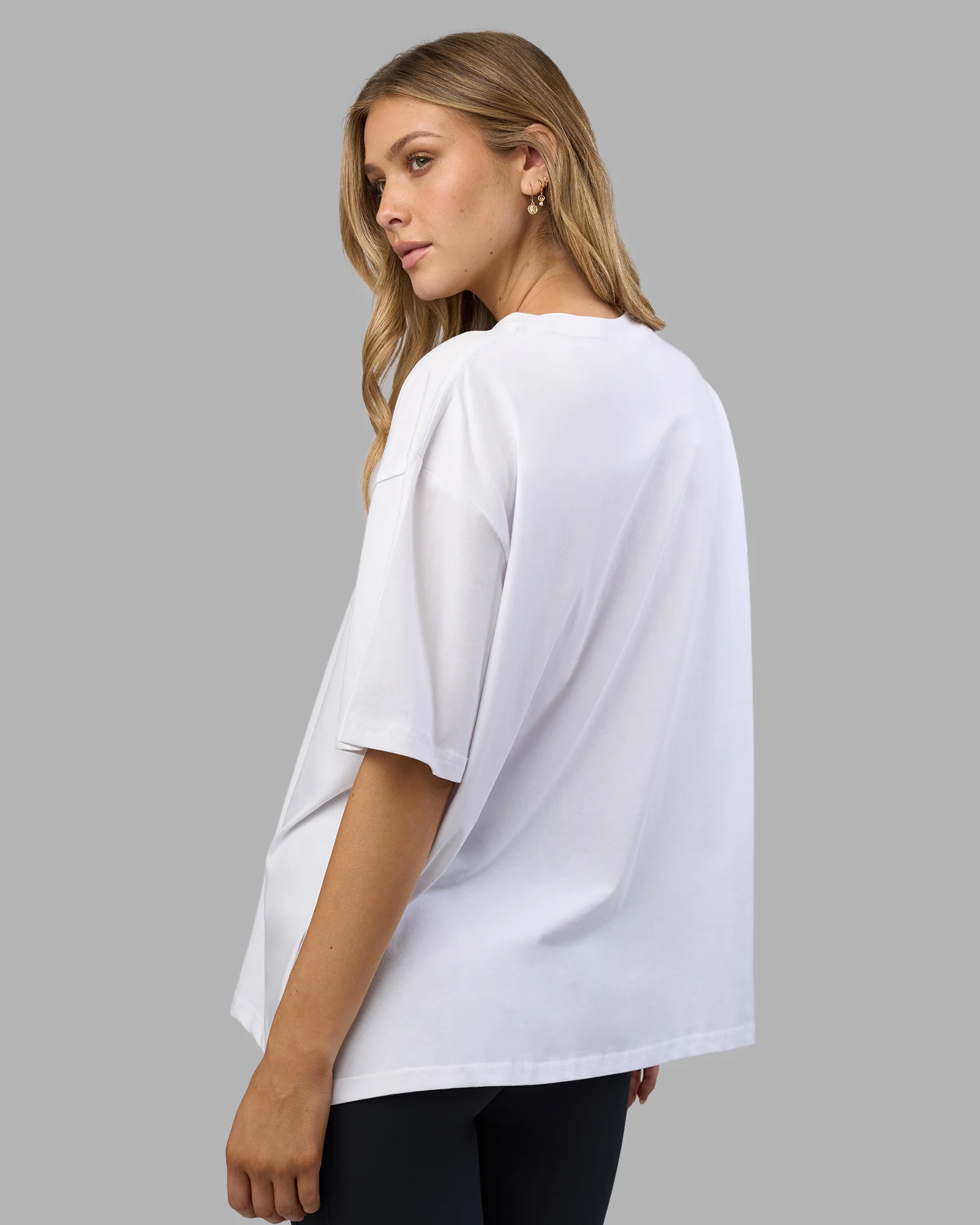 8831-go-to-flxcotton-oversized-tee-white-black-4.webp Go-To FLXCotton Oversized Tee - White-Black