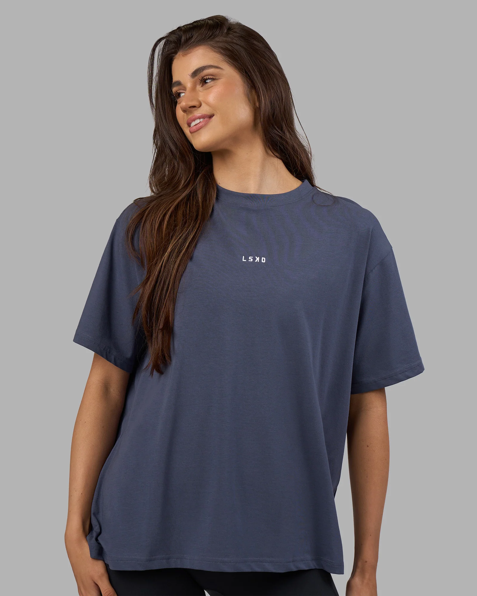 8894-go-to-flxcotton-oversized-tee-night-shadow-white-4.webp Go-To FLXCotton Oversized Tee - Night Shadow-White