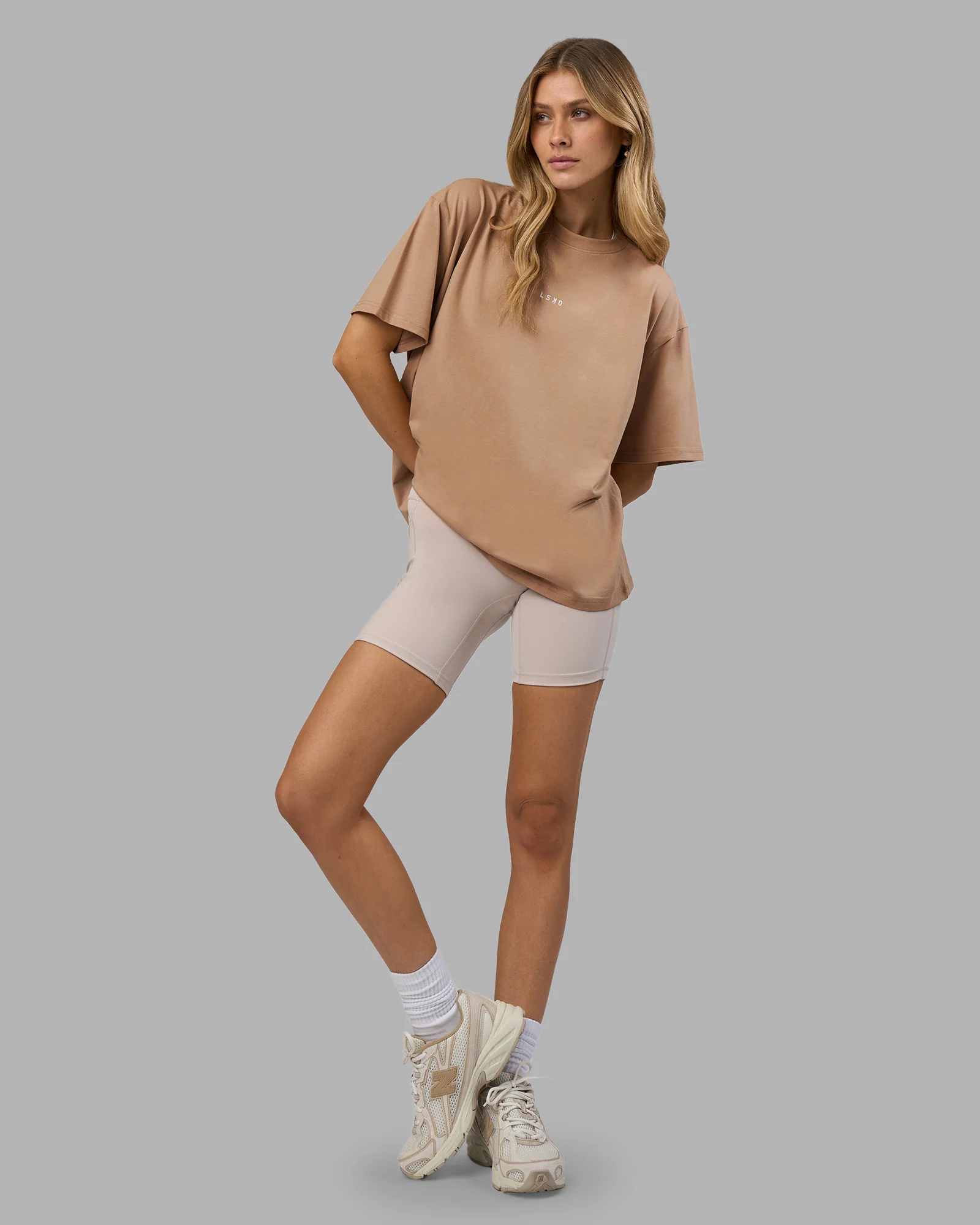 8921-go-to-flxcotton-oversized-tee-warm-smoke-white-1.webp Go-To FLXCotton Oversized Tee - Warm Smoke-White