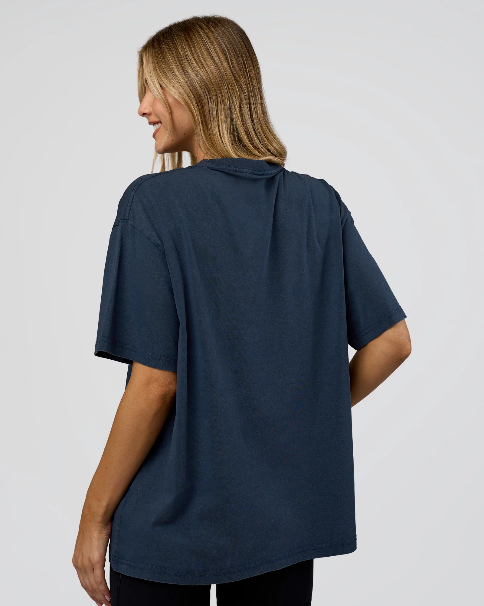 8939-go-to-flxcotton-oversized-tee-future-navy-washed-5.webp Go-To FLXCotton Oversized Tee - Future Navy Washed