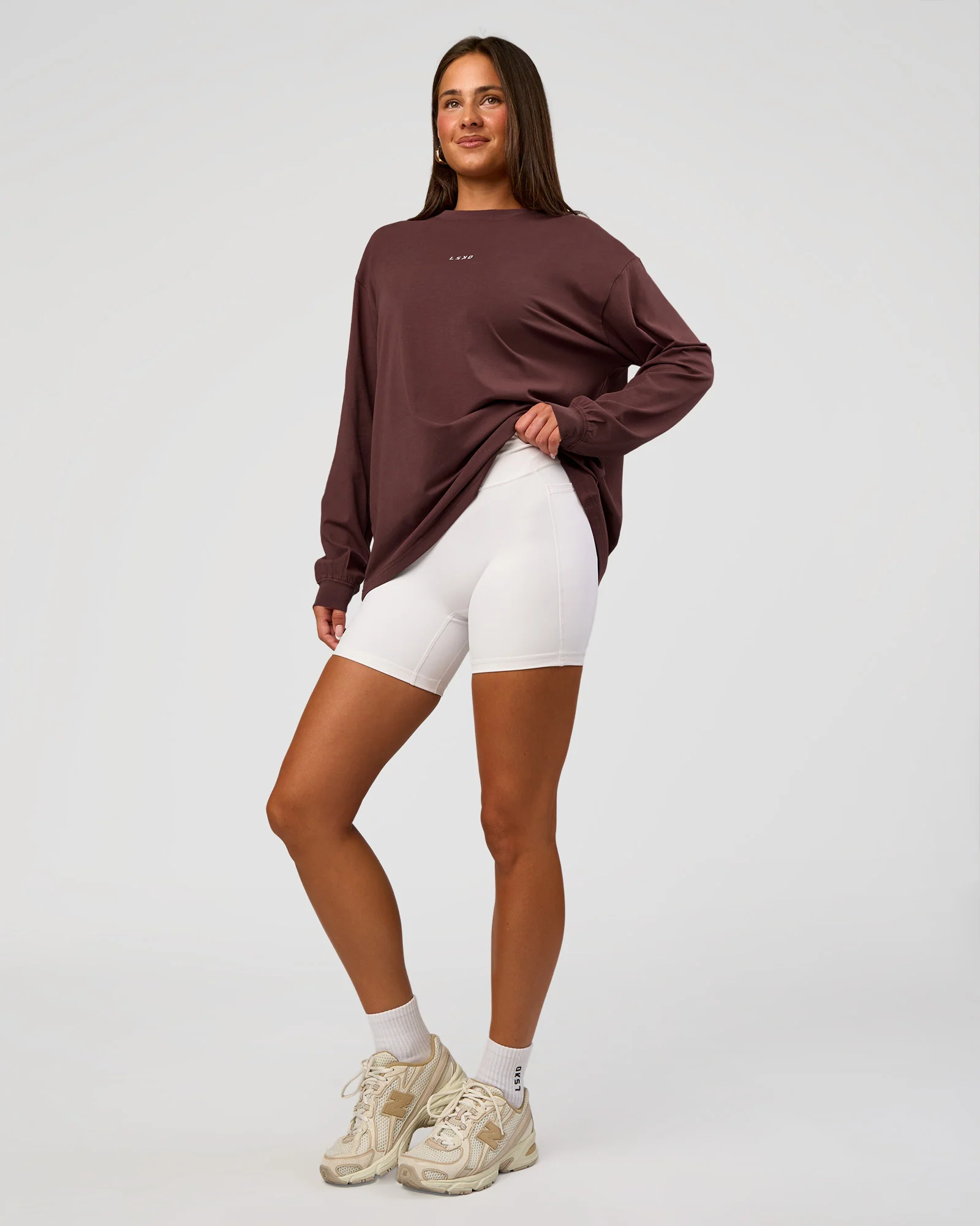9-go-to-long-sleeve-flxcotton-oversized-tee-cocoa-powder-white-5.webp Go-To Long Sleeve FLXCotton Oversized Tee - Cocoa Powder-White