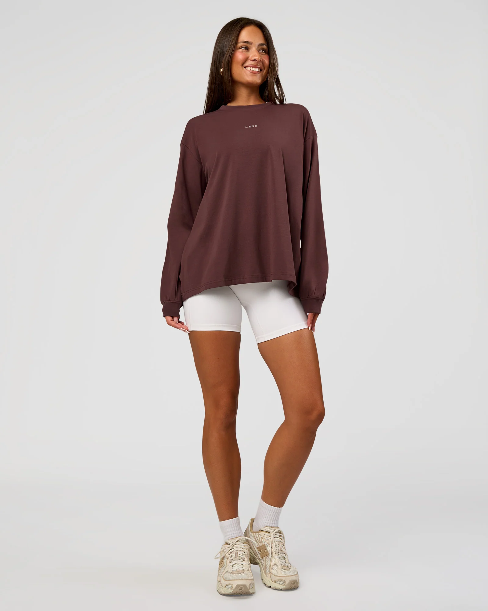 9-go-to-long-sleeve-flxcotton-oversized-tee-cocoa-powder-white-7.webp Go-To Long Sleeve FLXCotton Oversized Tee - Cocoa Powder-White