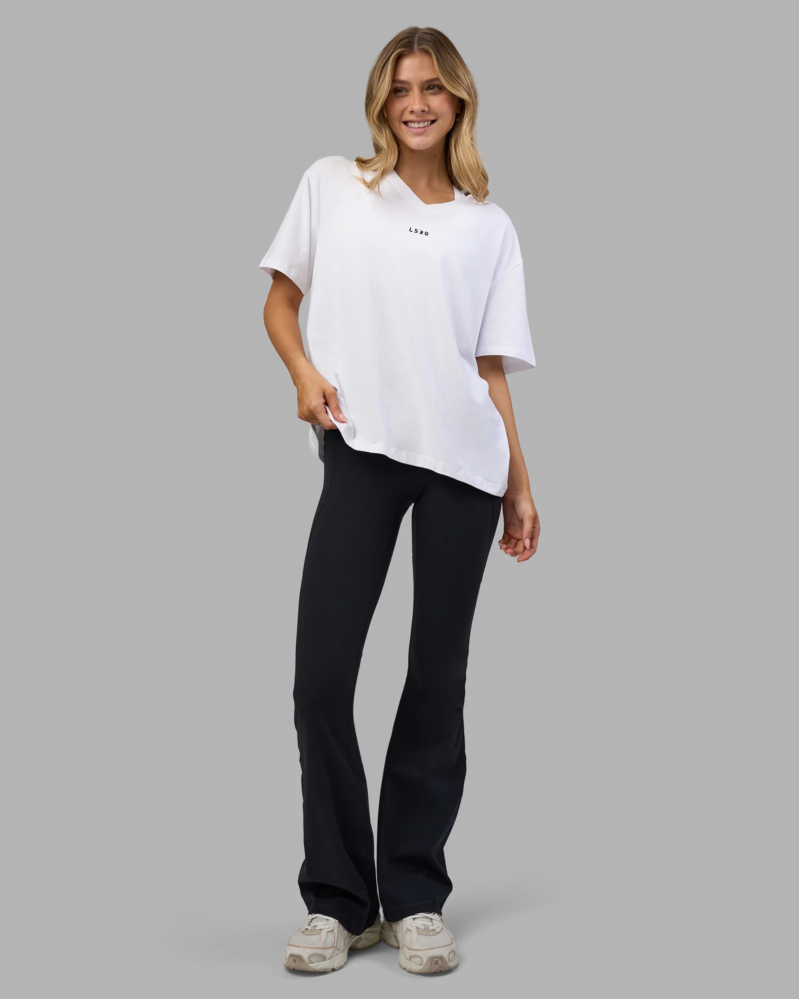9074-go-to-v-neck-flxcotton-oversized-tee-white-black-4.webp Go-To V-Neck FLXCotton Oversized Tee - White-Black